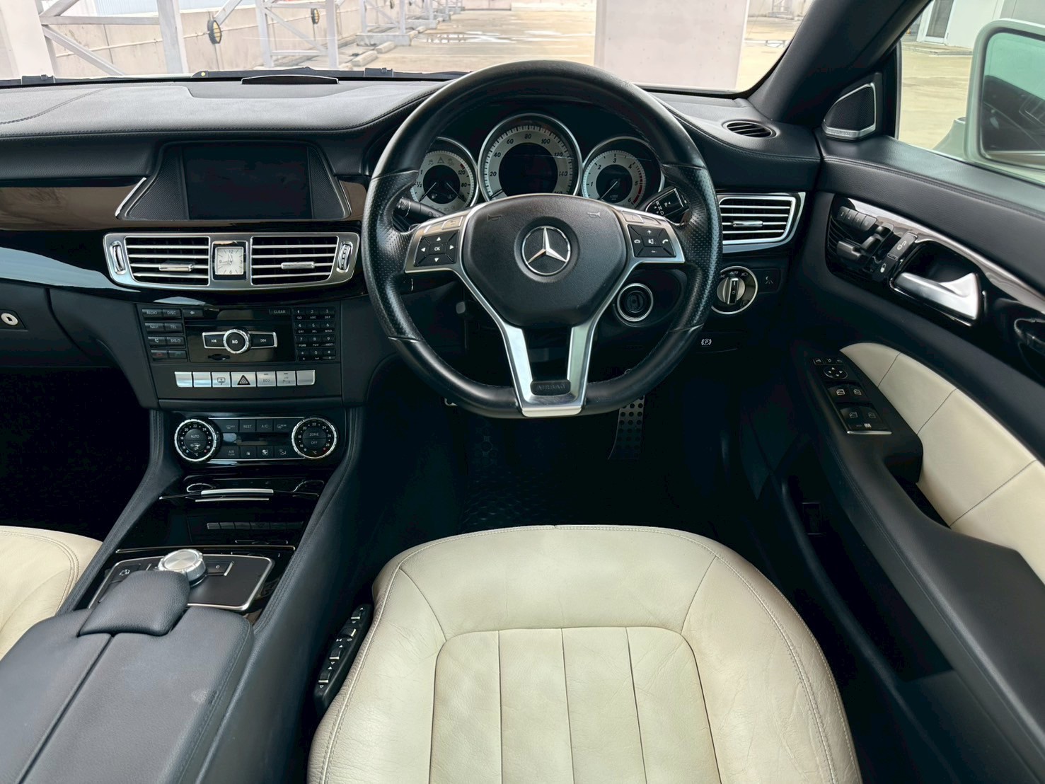 2012 Mercedes-Benz CLS-Class W218 CLS250 สีขาว (รูปที่ 13)