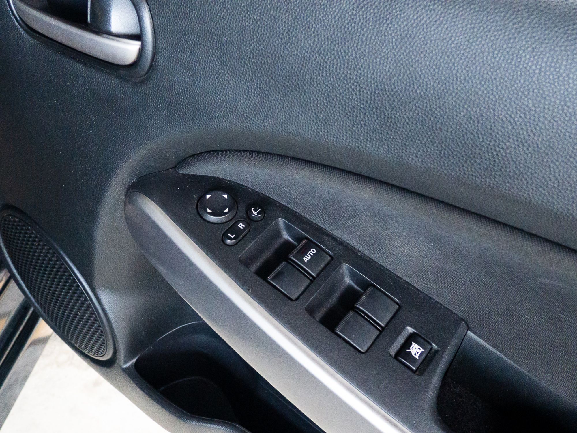 2014 Mazda 2 Sports (5 ประตู) สีเทา (รูปที่ 11)