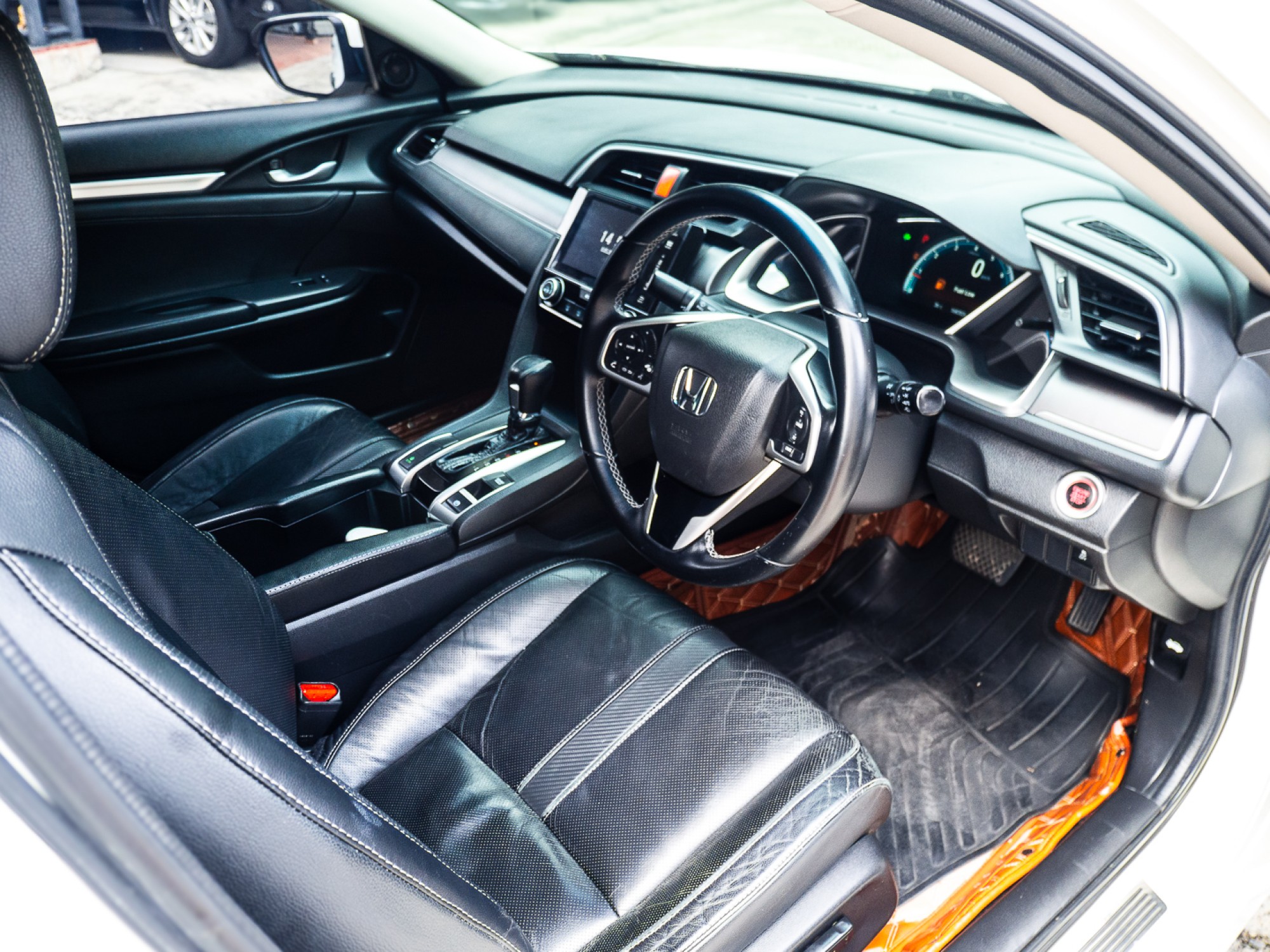 2016 Honda Civic Sedan สีขาว (รูปที่ 8)