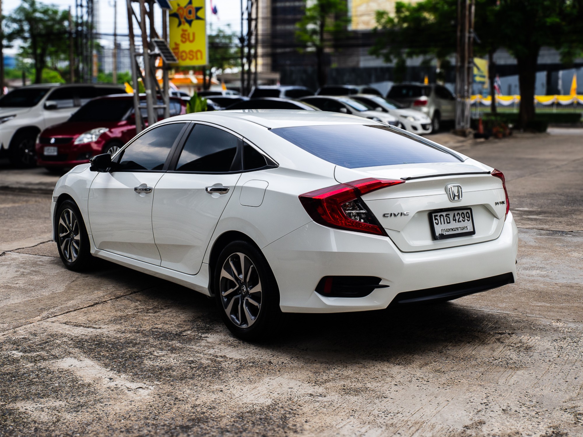 2016 Honda Civic Sedan สีขาว (รูปที่ 5)