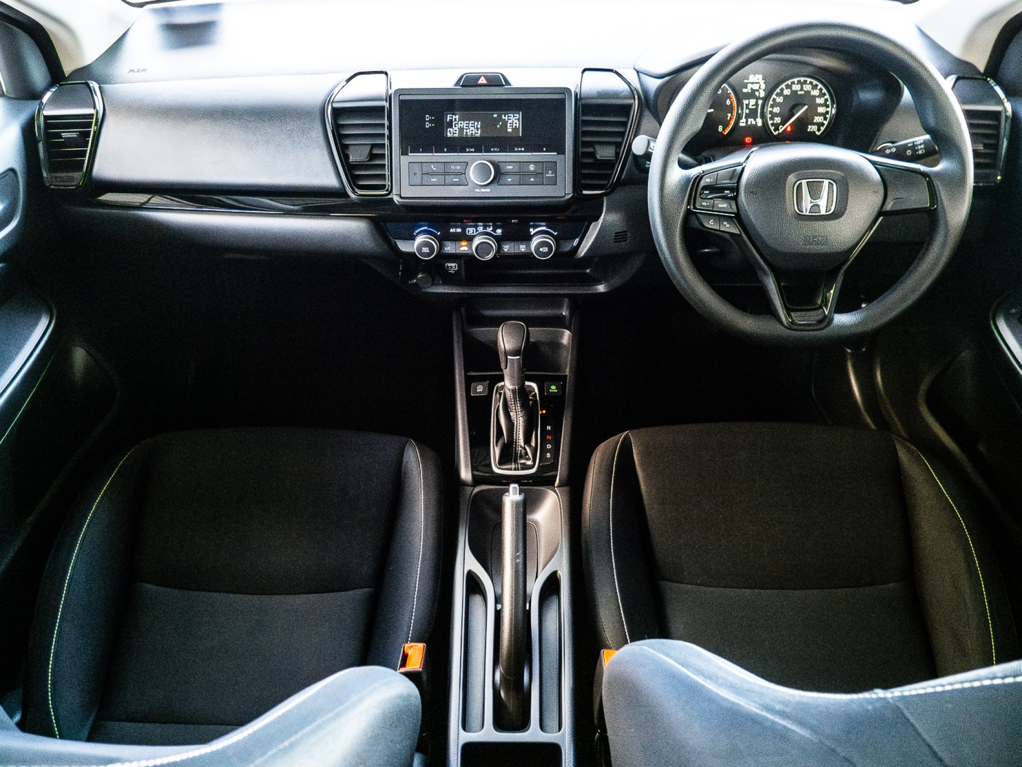 2021 Honda City Hatchback สีเทา (รูปที่ 13)