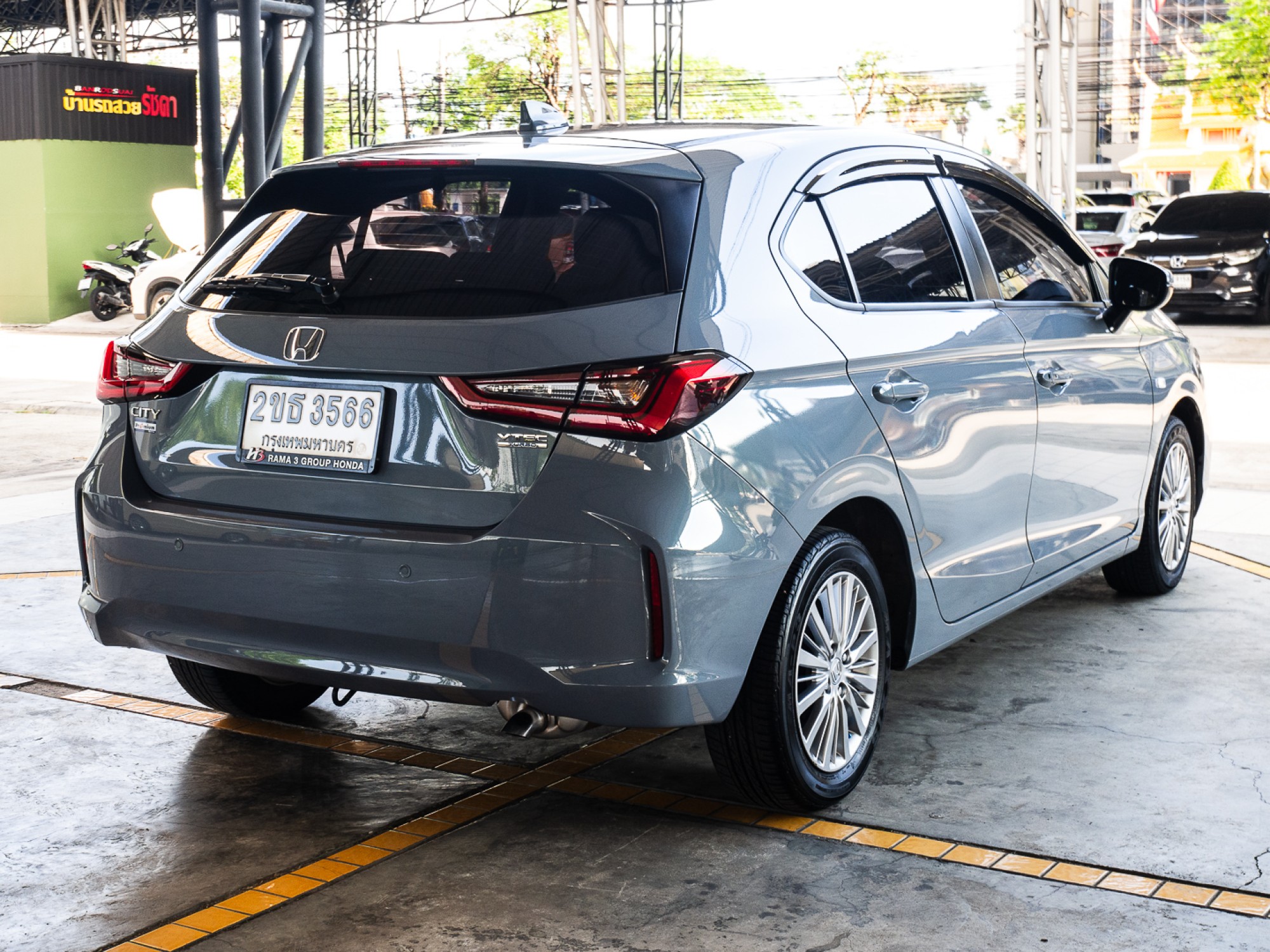 2021 Honda City Hatchback สีเทา (รูปที่ 7)