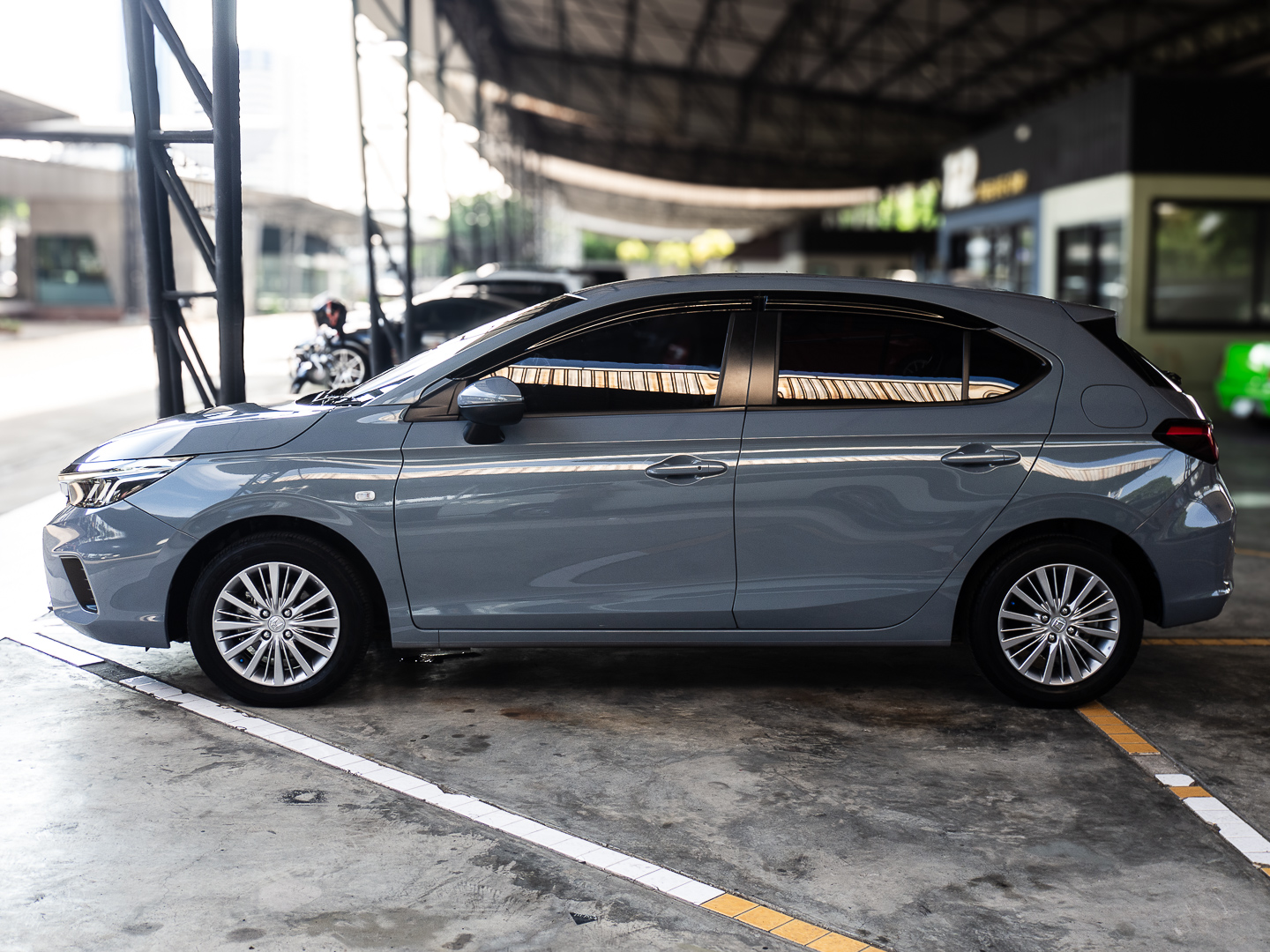 2021 Honda City Hatchback สีเทา (รูปที่ 4)