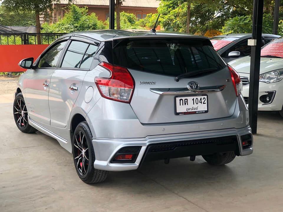 Toyota Yaris ปี 2015 สีเงิน (รูปที่ 3)