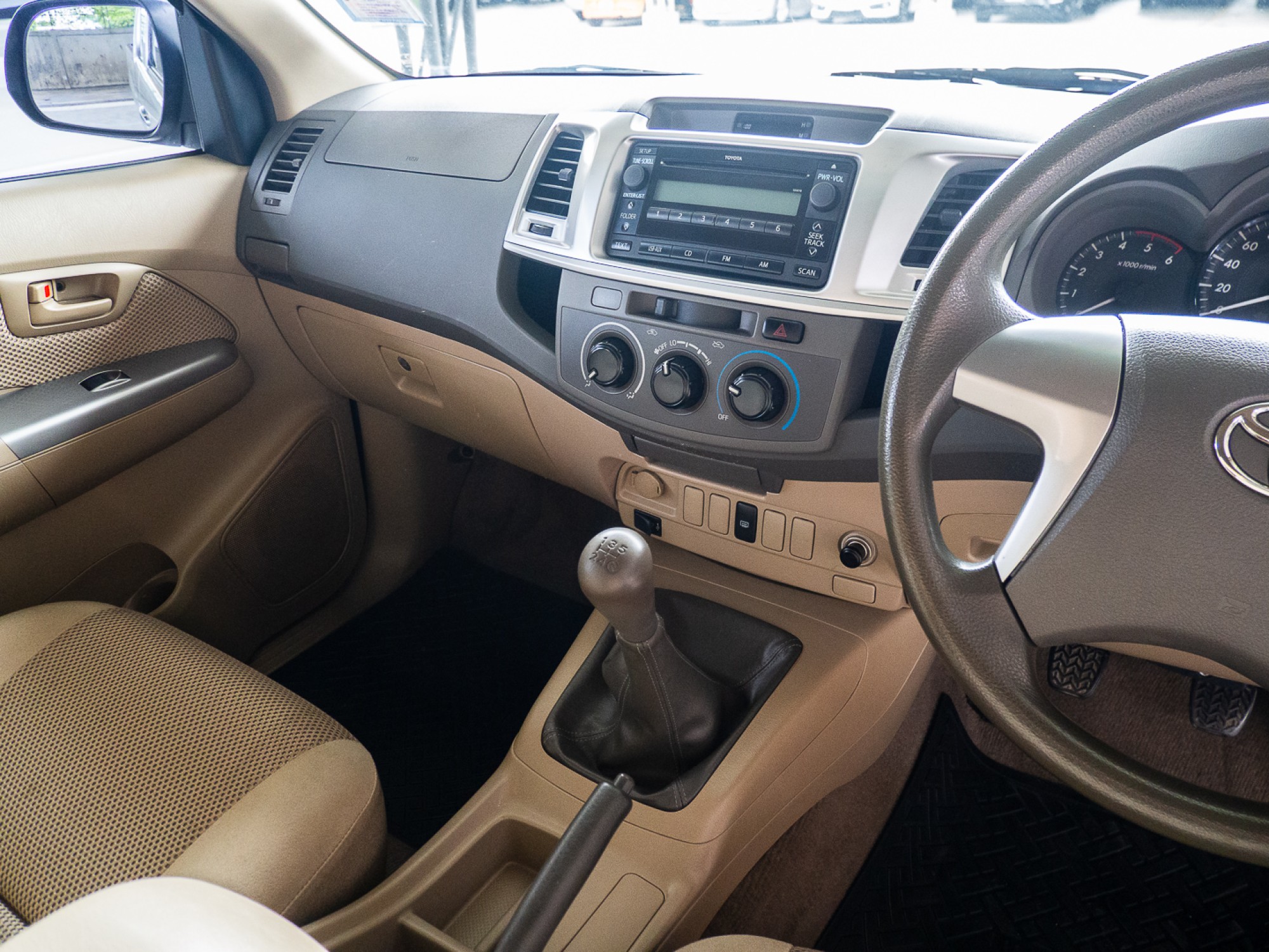 2013 Toyota Hilux Vigo Extra cab สีทอง (รูปที่ 12)