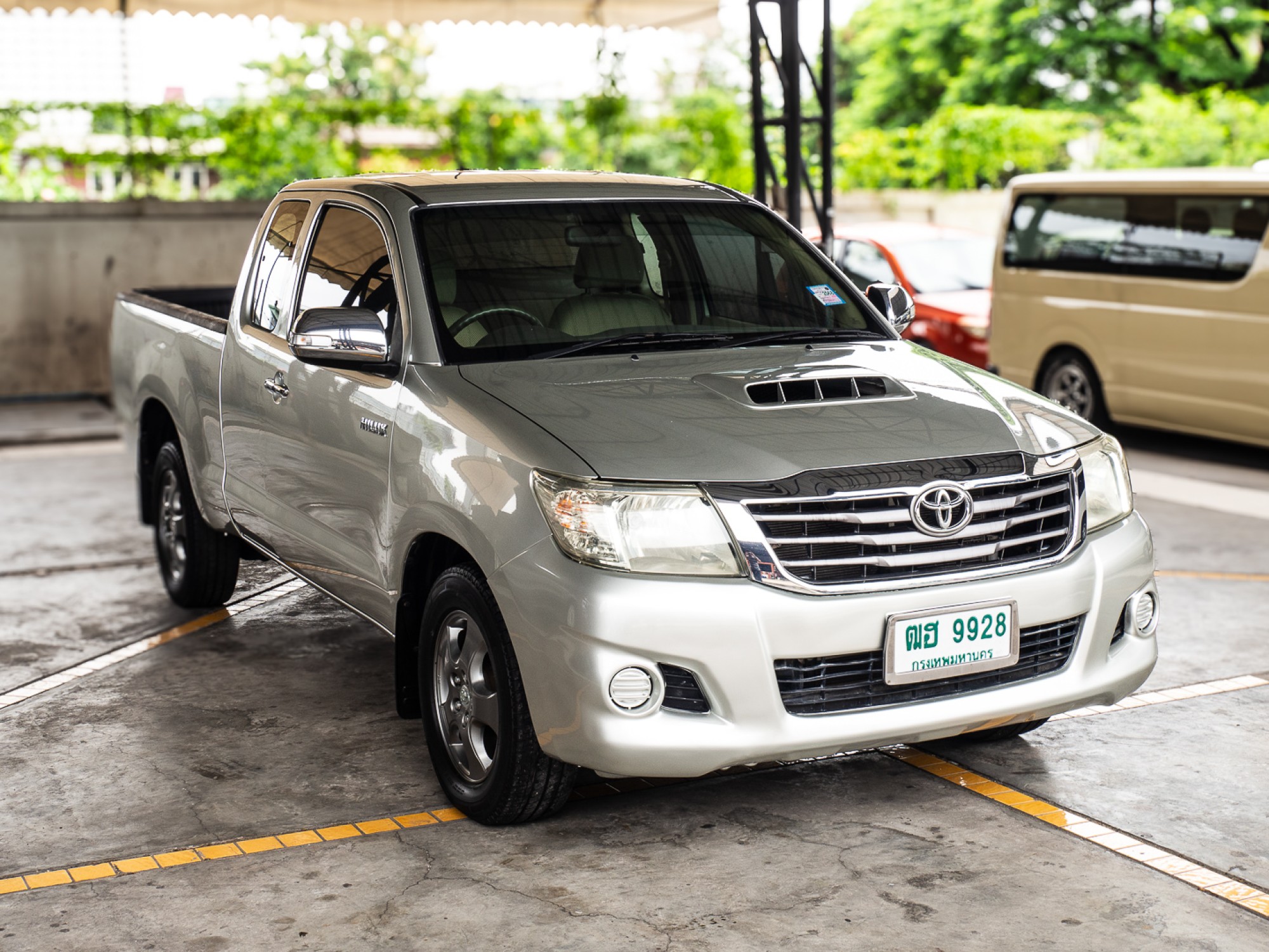 2013 Toyota Hilux Vigo Extra cab สีทอง (รูปที่ 2)