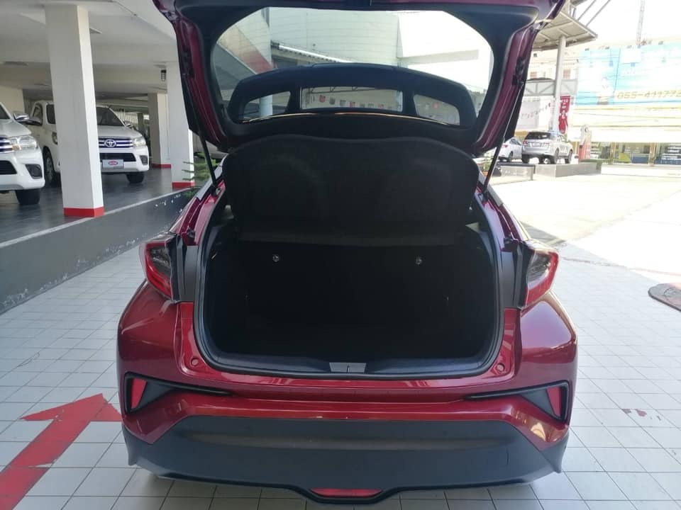 Toyota C-HR ปี 2018 สีแดง (รูปที่ 9)