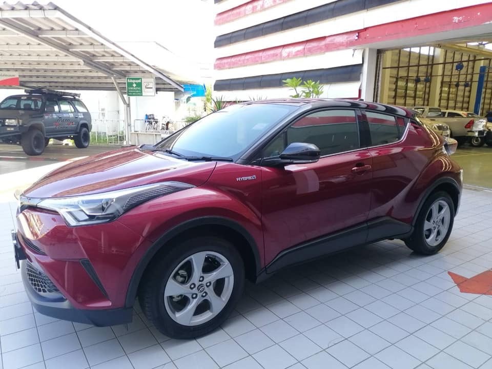Toyota C-HR ปี 2018 สีแดง (รูปที่ 2)