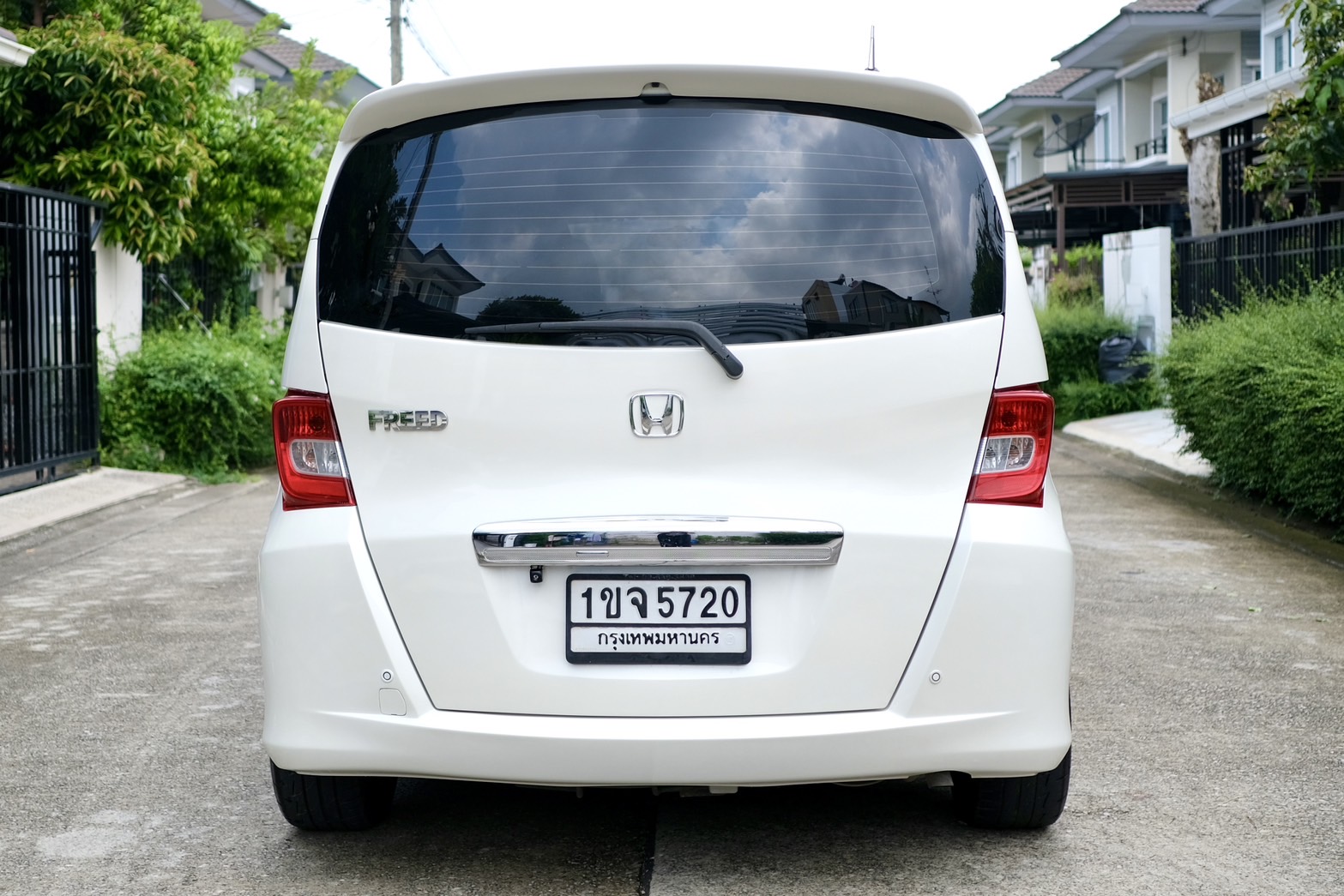 Honda freed 1.5SE ปี 2012 ประตูไฟฟ้า ออโต้ เบนซิน สีขาว (รูปที่ 2)