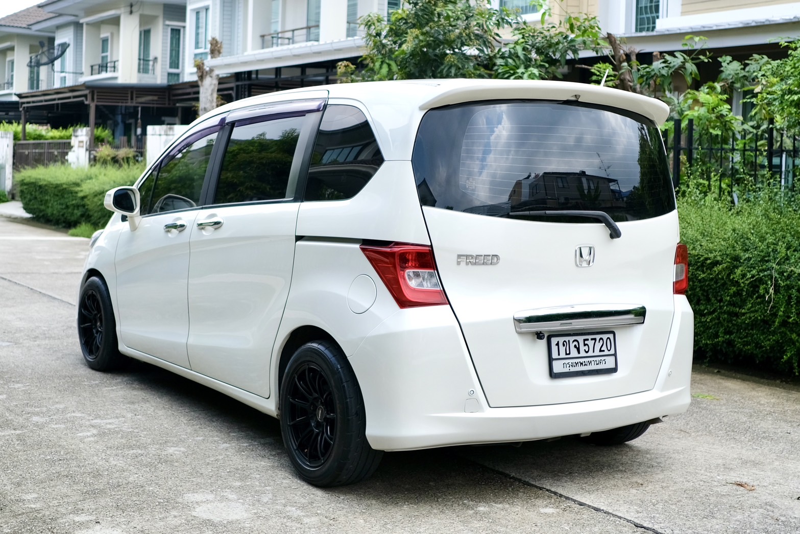 Honda freed 1.5SE ปี 2012 ประตูไฟฟ้า ออโต้ เบนซิน สีขาว (รูปที่ 4)