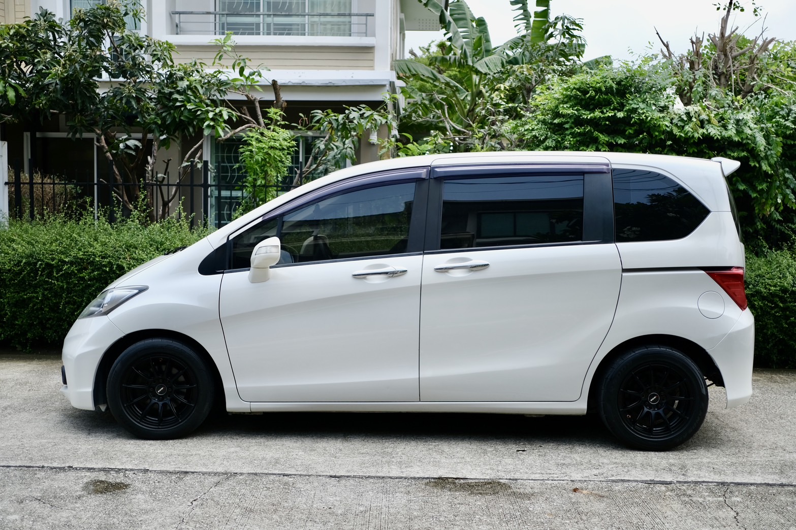 Honda freed 1.5SE ปี 2012 ประตูไฟฟ้า ออโต้ เบนซิน สีขาว (รูปที่ 14)