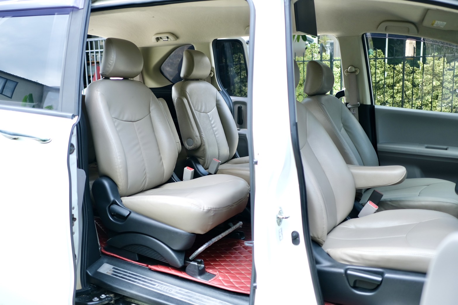 Honda freed 1.5SE ปี 2012 ประตูไฟฟ้า ออโต้ เบนซิน สีขาว (รูปที่ 12)