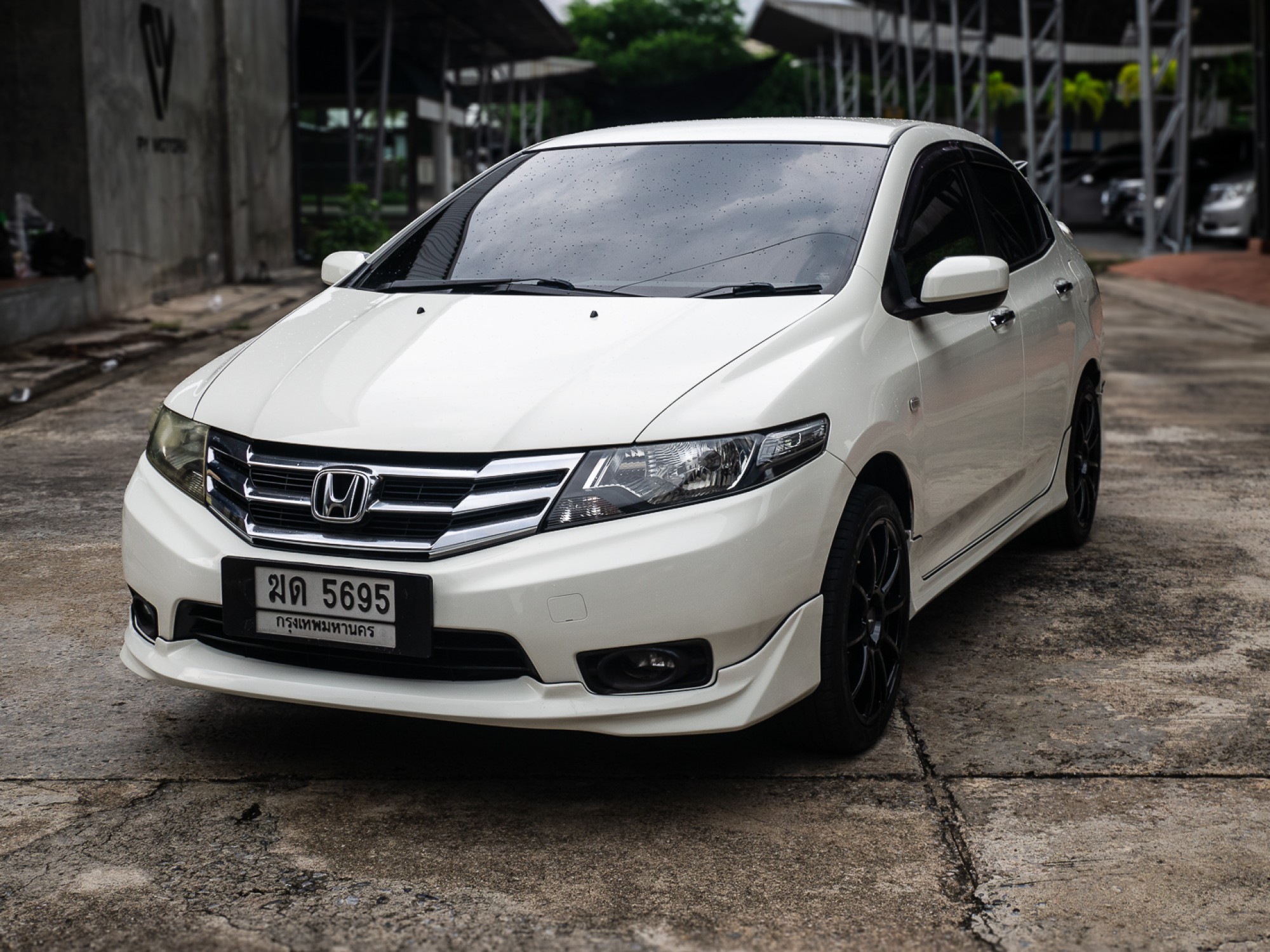 2012 Honda City สีขาว (รูปที่ 2)