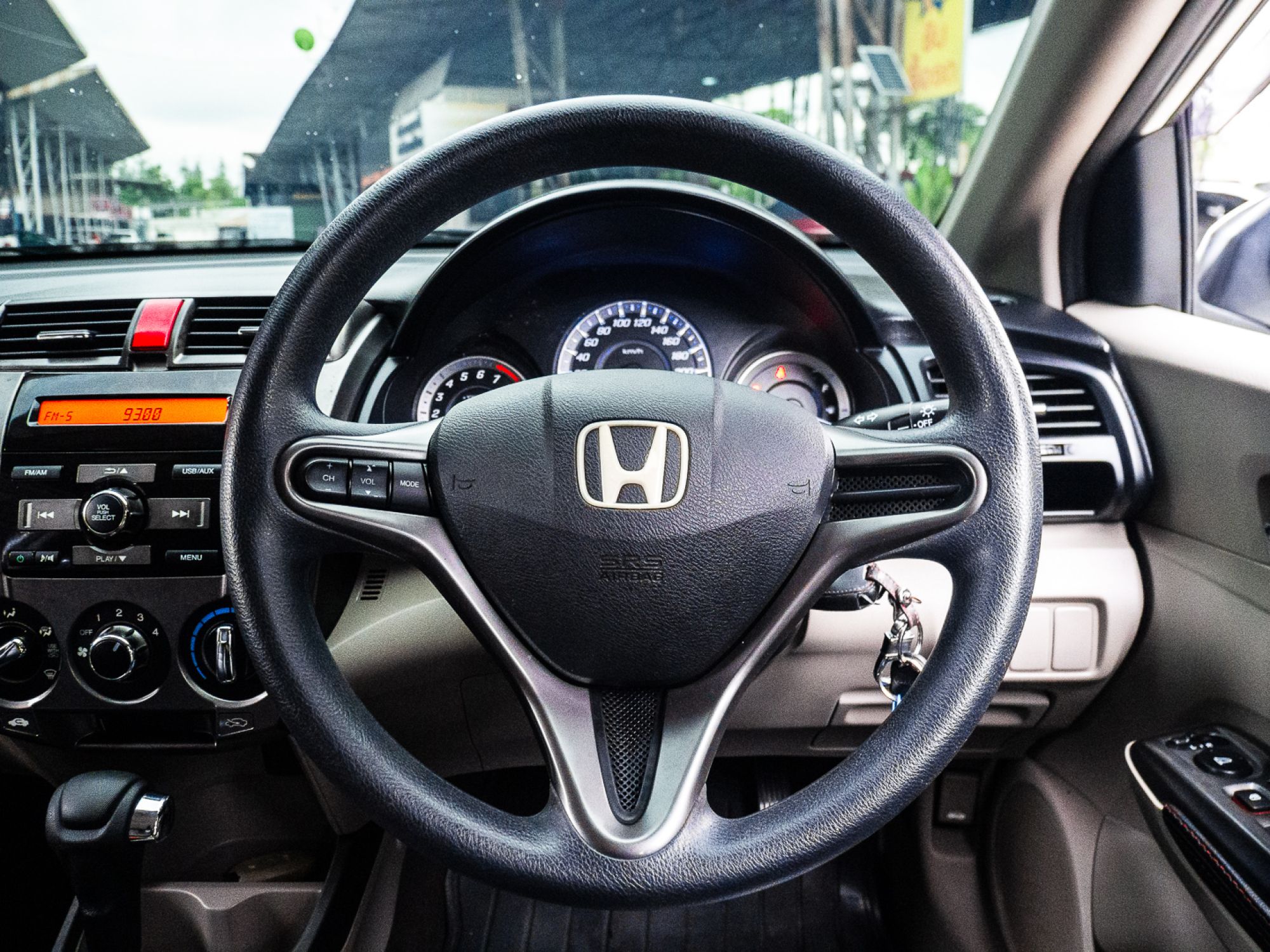 2012 Honda City สีขาว (รูปที่ 11)
