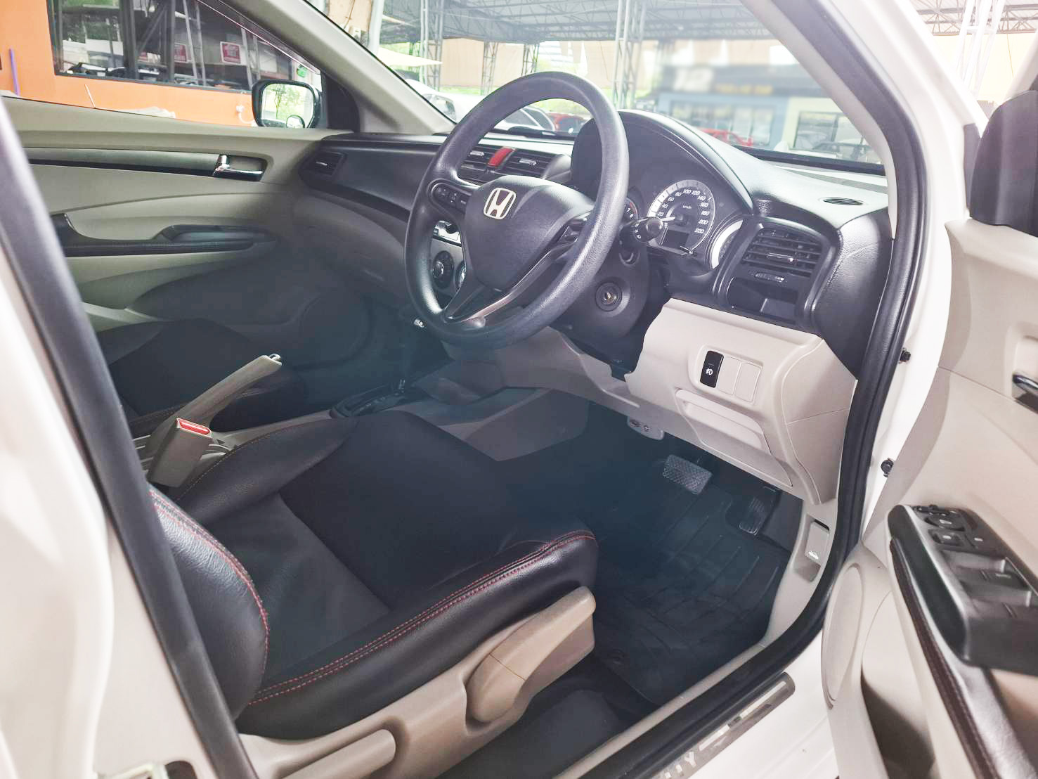 2012 Honda City สีขาว (รูปที่ 19)