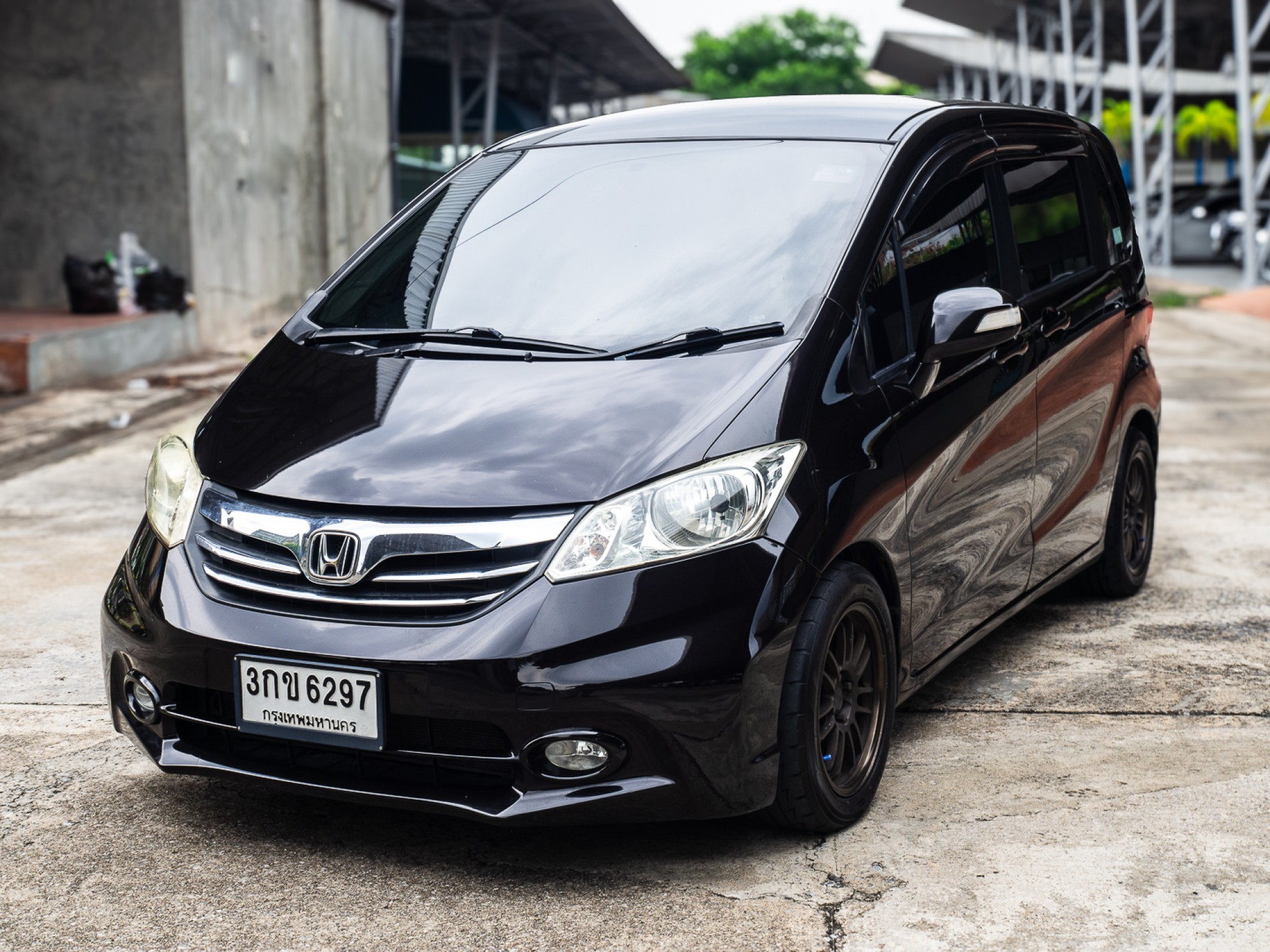 2014 Honda Freed สีน้ำตาล (รูปที่ 2)