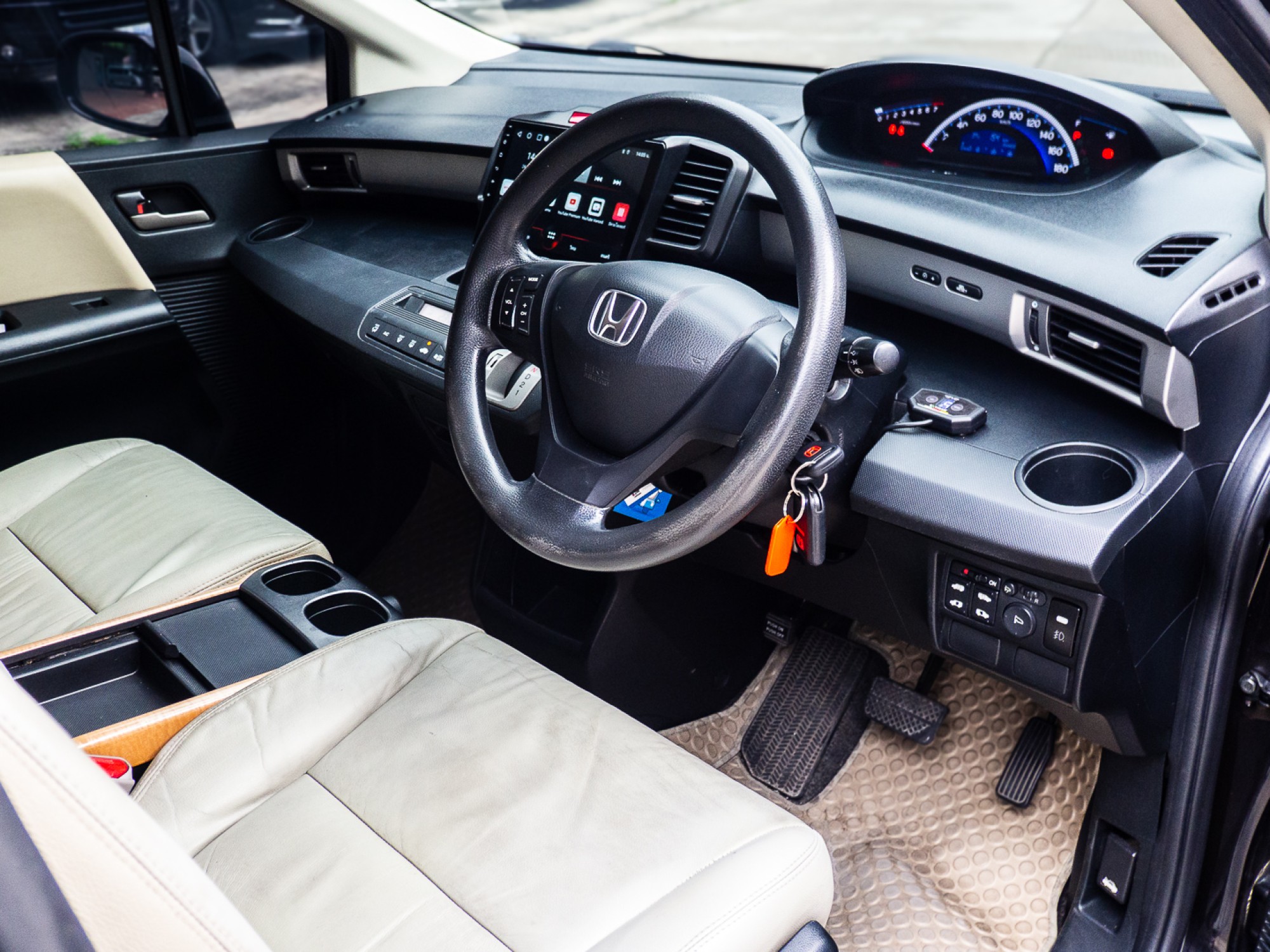 2014 Honda Freed สีน้ำตาล (รูปที่ 8)