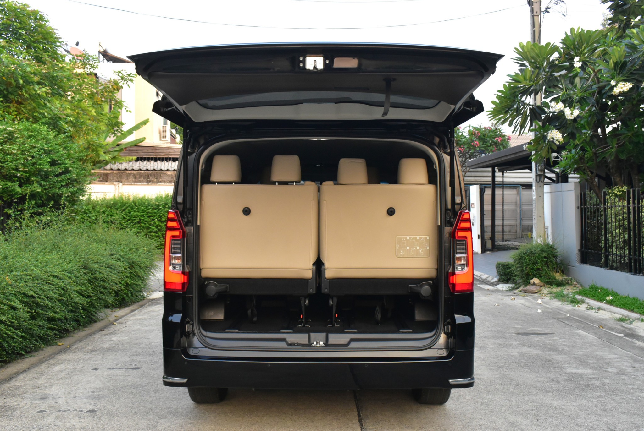TOYOTA #MAJESTY 2.8 Standard 6AT ปี2020 สีดำ ออโต้ ดีเซล ไมล์ 7x,xxx km (รูปที่ 19)