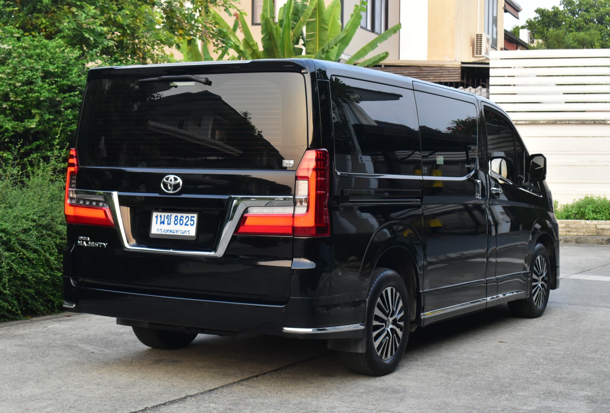 TOYOTA #MAJESTY 2.8 Standard 6AT ปี2020 สีดำ ออโต้ ดีเซล ไมล์ 7x,xxx km (รูปที่ 9)