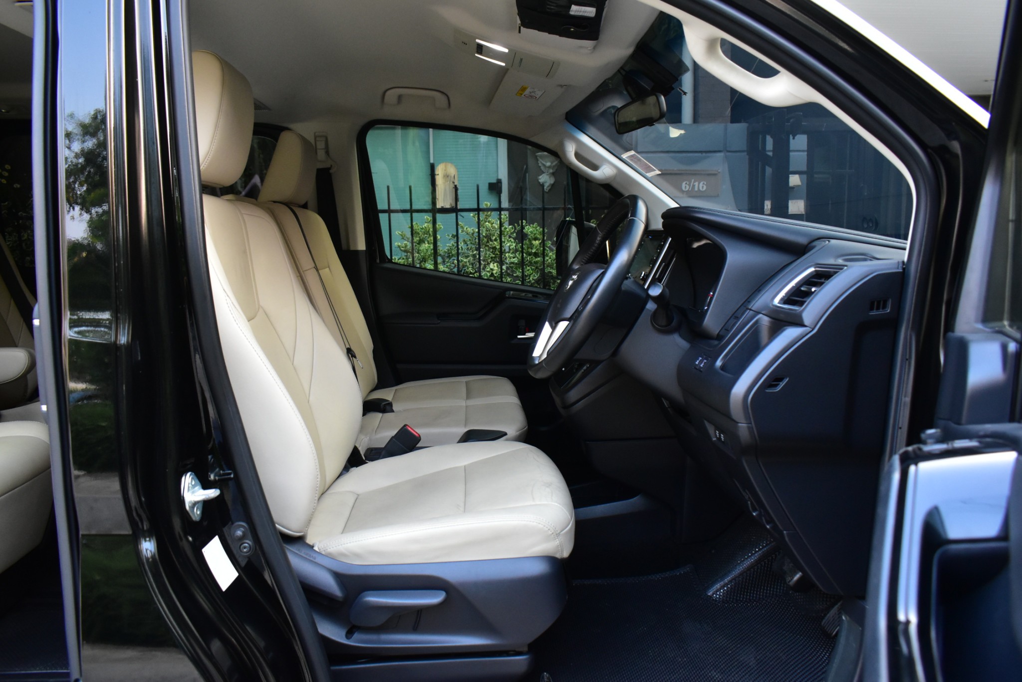 TOYOTA #MAJESTY 2.8 Standard 6AT ปี2020 สีดำ ออโต้ ดีเซล ไมล์ 7x,xxx km (รูปที่ 5)