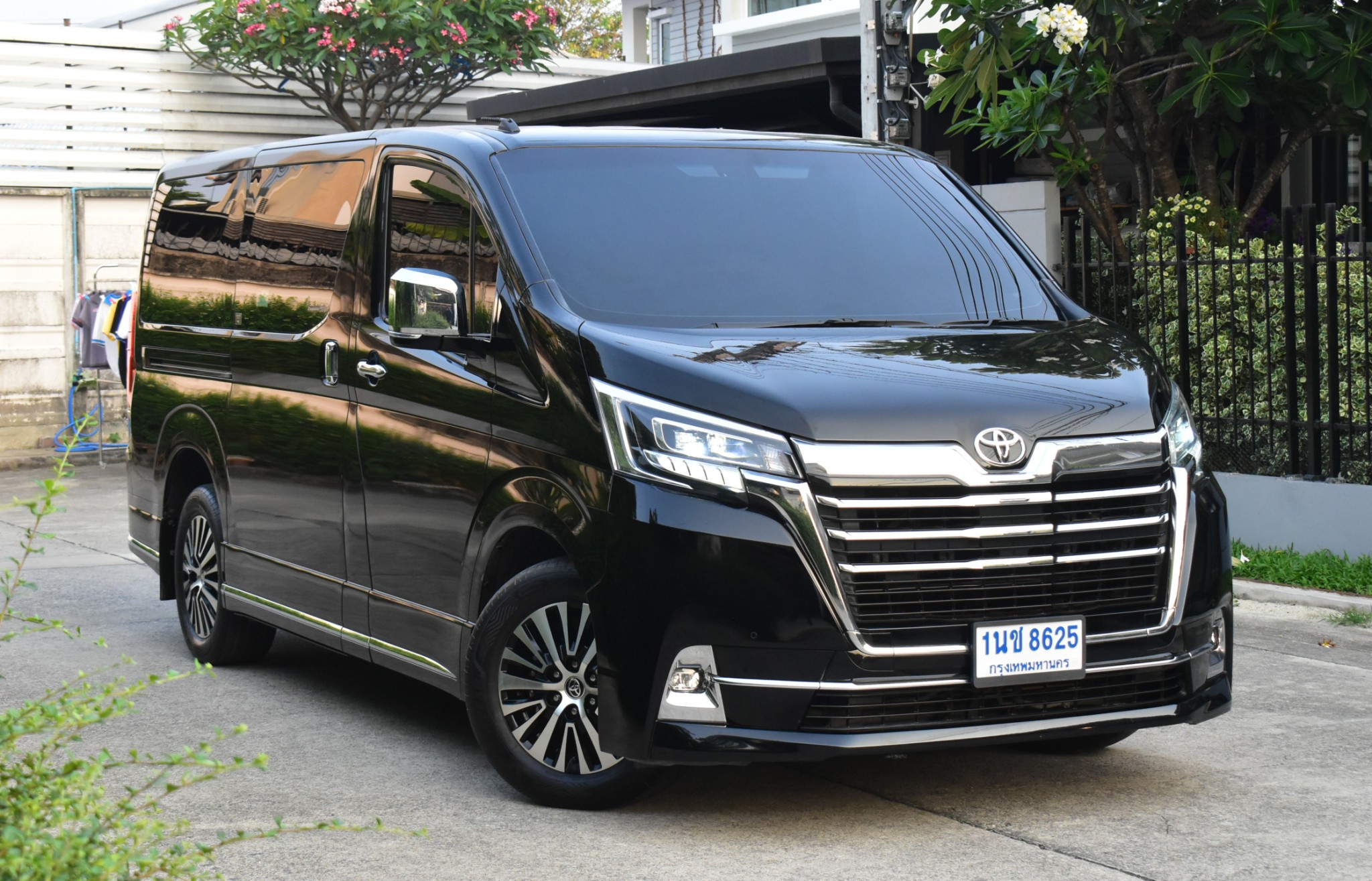 TOYOTA #MAJESTY 2.8 Standard 6AT ปี2020 สีดำ ออโต้ ดีเซล ไมล์ 7x,xxx km