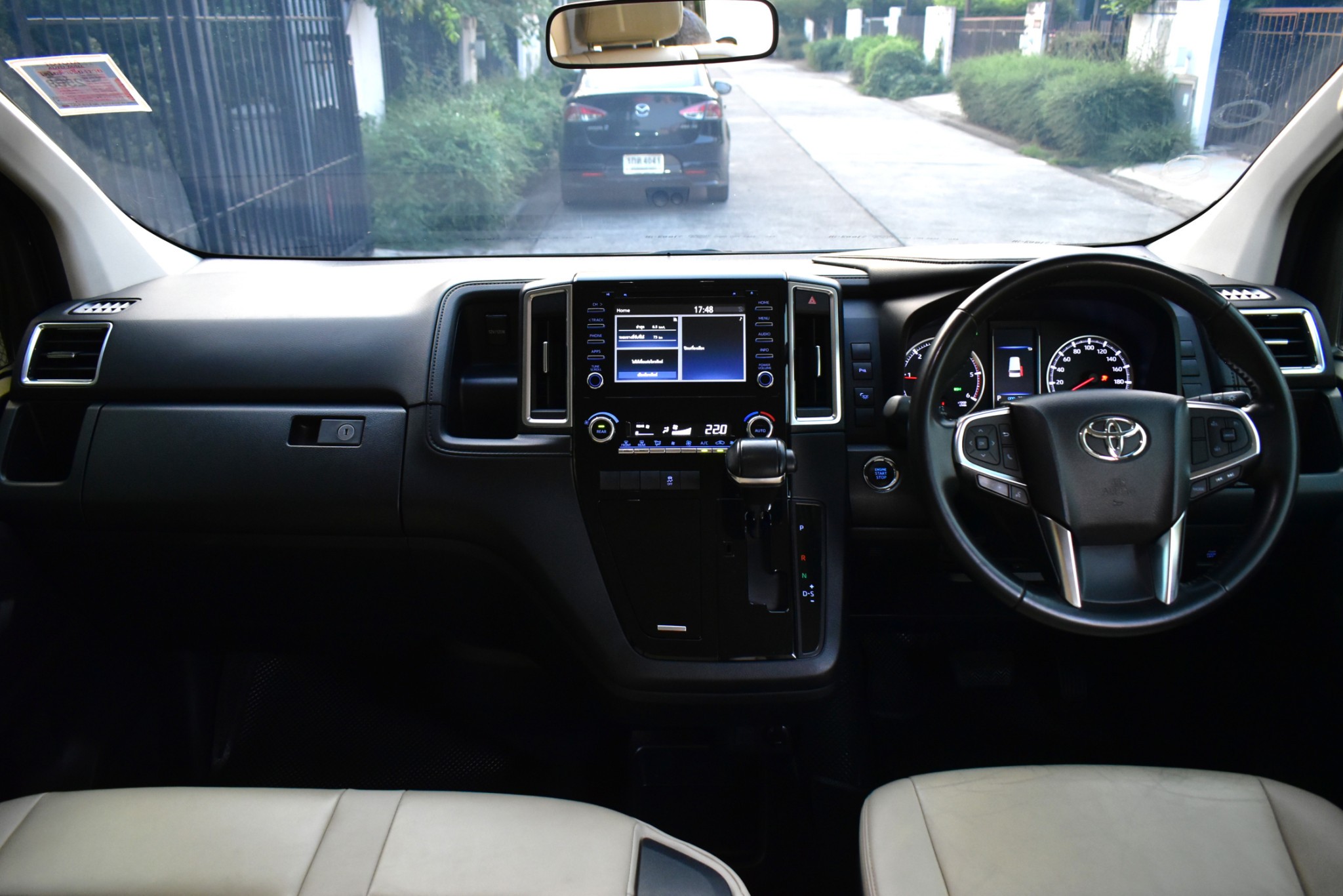 TOYOTA #MAJESTY 2.8 Standard 6AT ปี2020 สีดำ ออโต้ ดีเซล ไมล์ 7x,xxx km (รูปที่ 10)