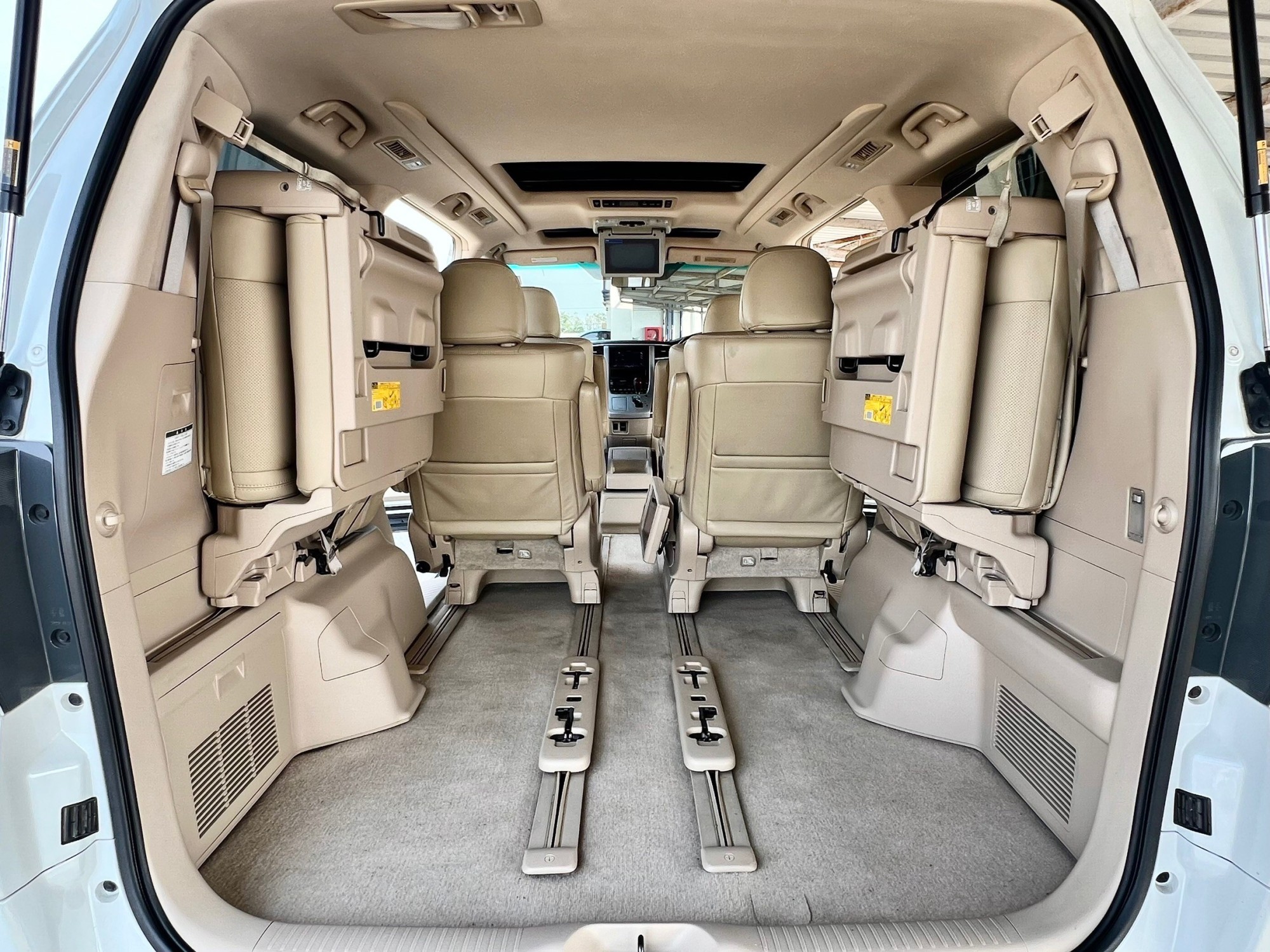 TOYOTA VELLFIRE 2.4V ปี 2012 สภาพสวยมากๆ (รูปที่ 5)