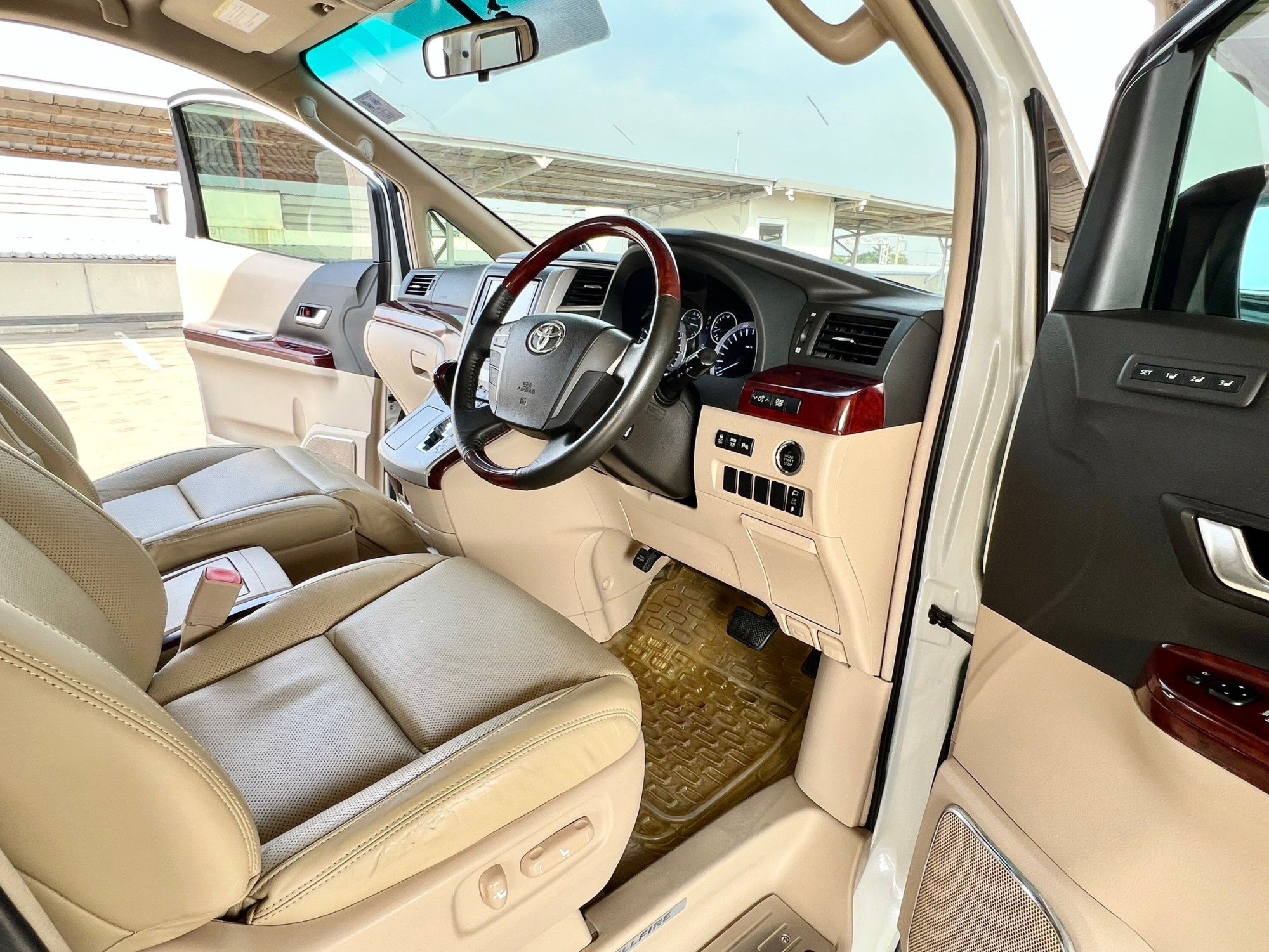 TOYOTA VELLFIRE 2.4V ปี 2012 สภาพสวยมากๆ (รูปที่ 8)