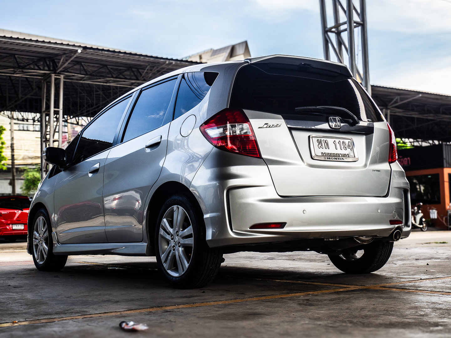 2012 Honda Jazz GE สีเงิน (รูปที่ 16)