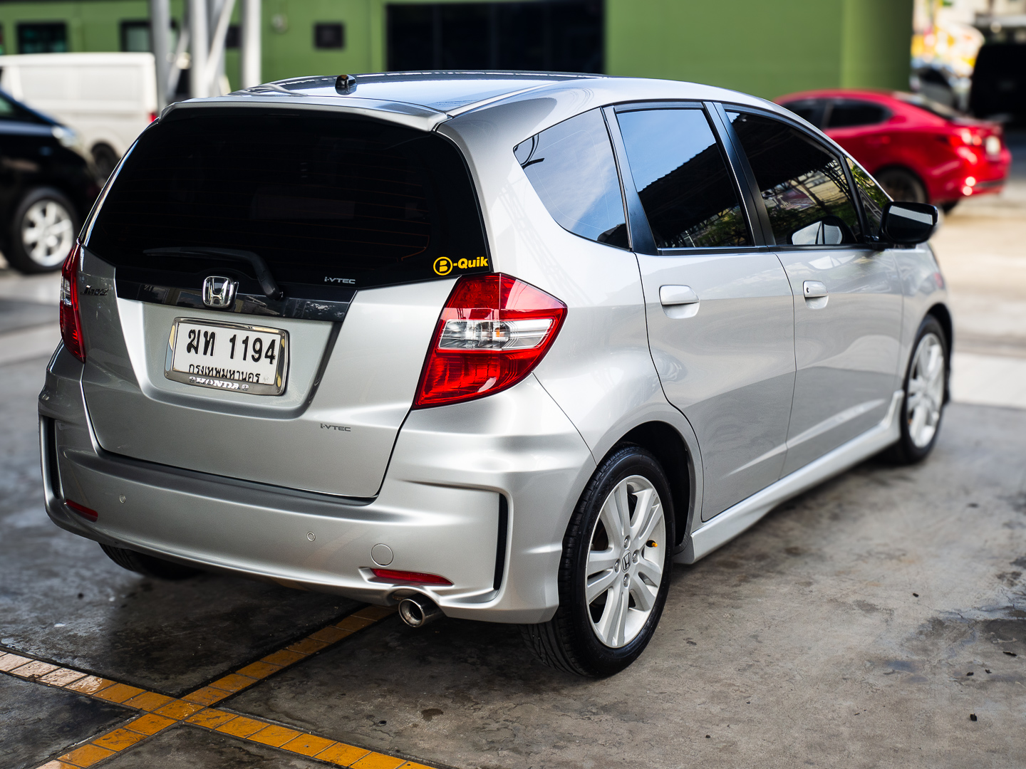 2012 Honda Jazz GE สีเงิน (รูปที่ 6)