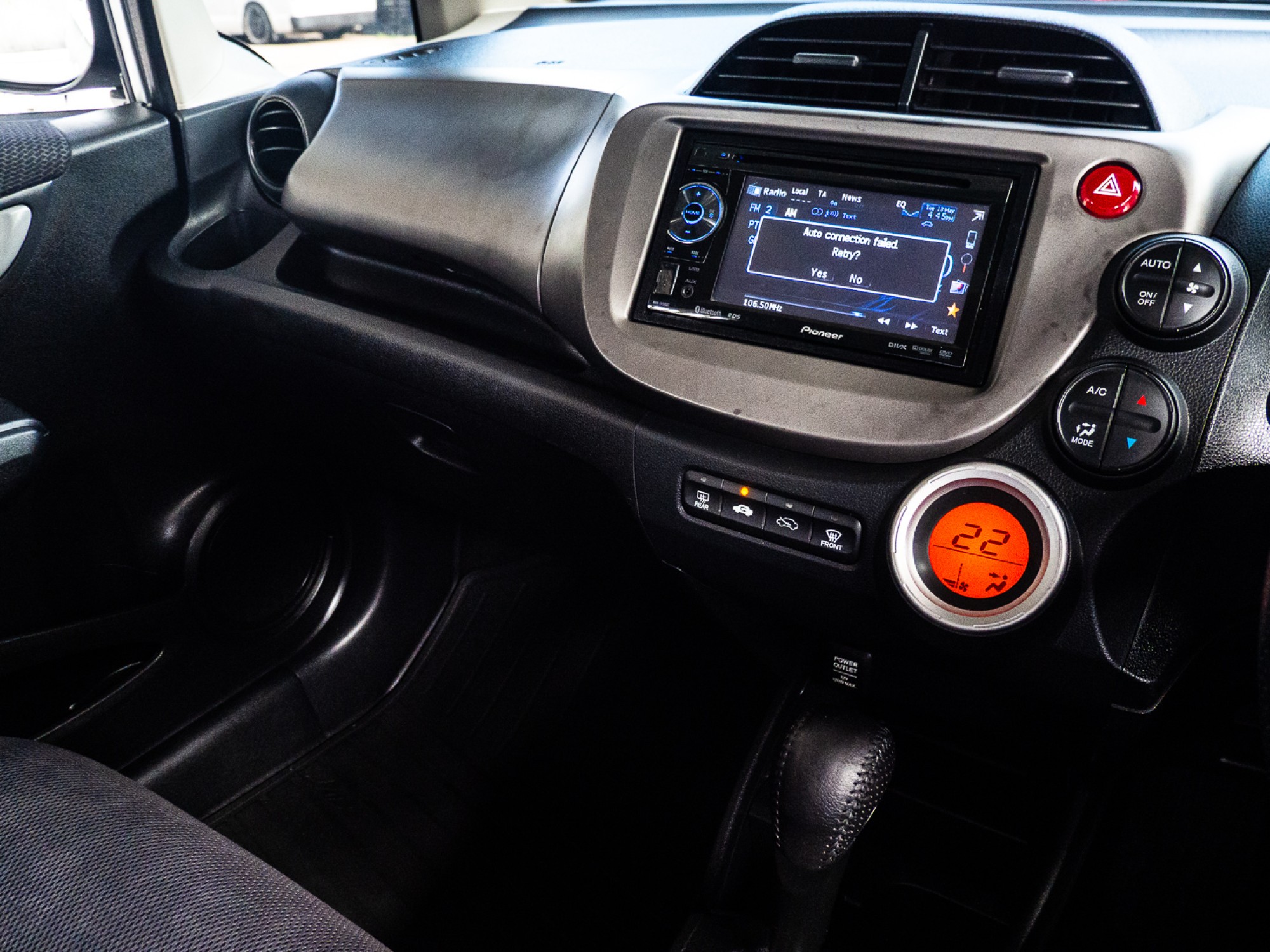 2012 Honda Jazz GE สีเงิน (รูปที่ 11)