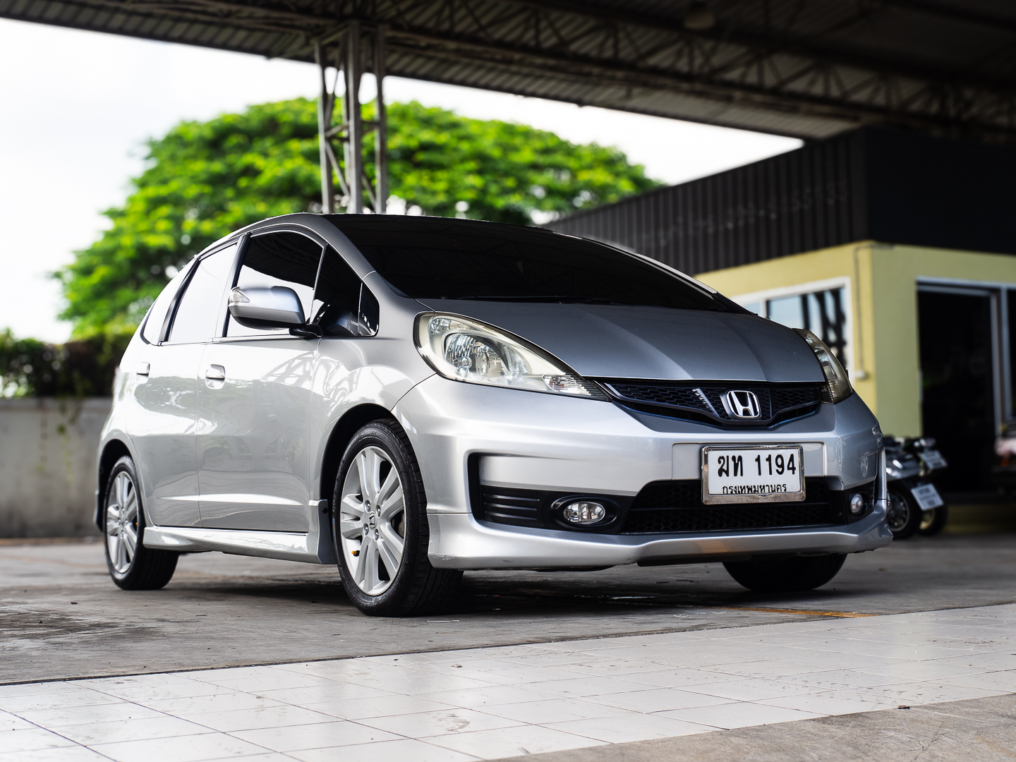 2012 Honda Jazz GE สีเงิน (รูปที่ 15)