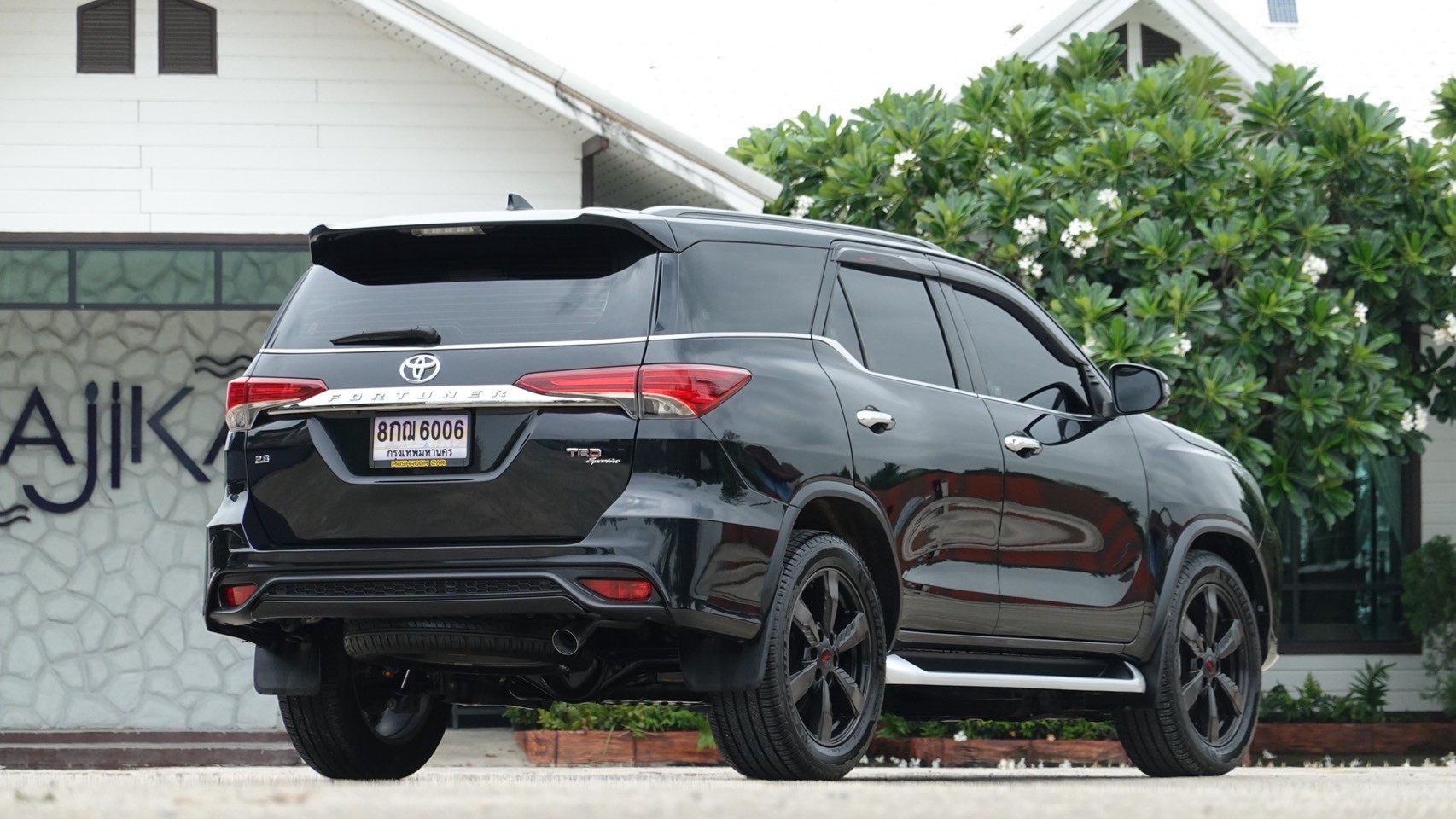 Toyota Fortuner 2.8 TRD Sportivo 2WD 2018 สีดำ (รูปที่ 16)