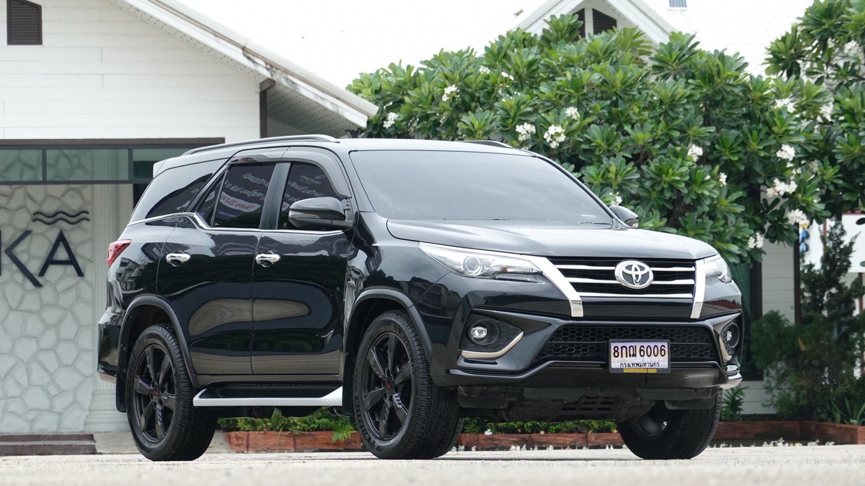 Toyota Fortuner 2.8 TRD Sportivo 2WD 2018 สีดำ (รูปที่ 19)