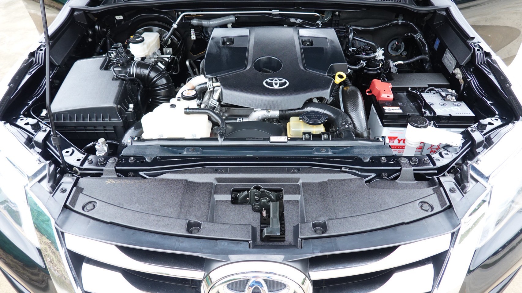 Toyota Fortuner 2.8 TRD Sportivo 2WD 2018 สีดำ (รูปที่ 3)