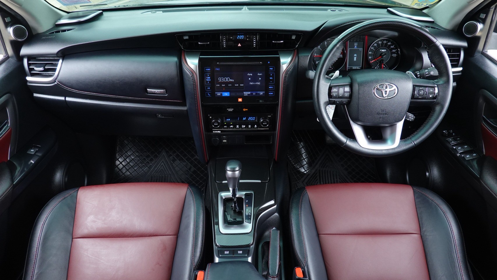 Toyota Fortuner 2.8 TRD Sportivo 2WD 2018 สีดำ (รูปที่ 13)