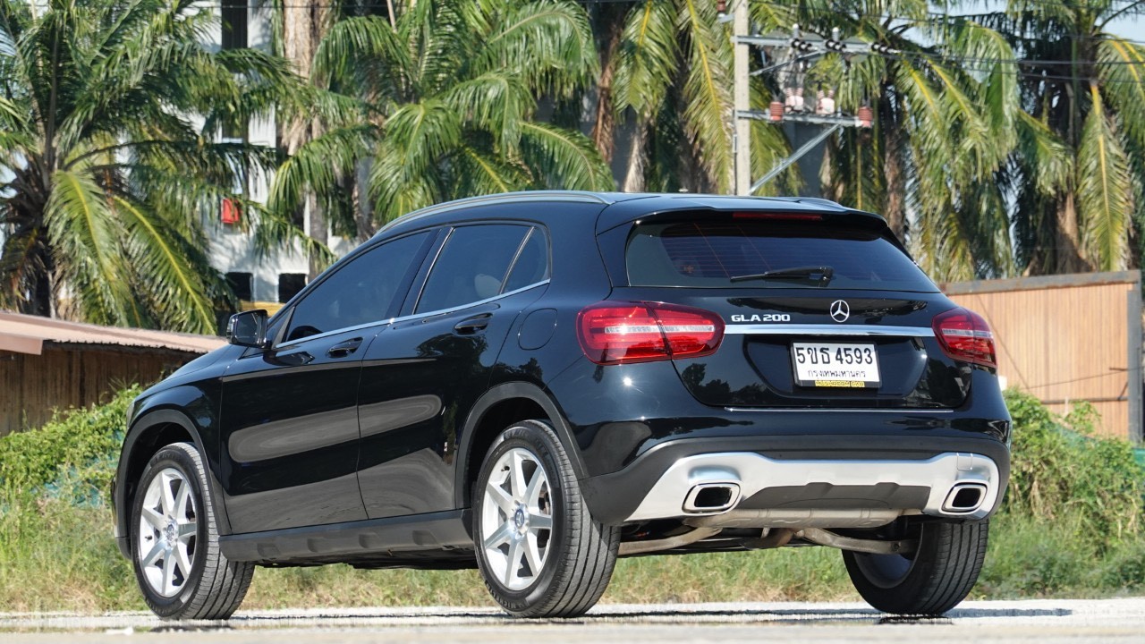 Benz GLA200 1.6 Urban Facelift ปี 2019 สีดำ (รูปที่ 13)