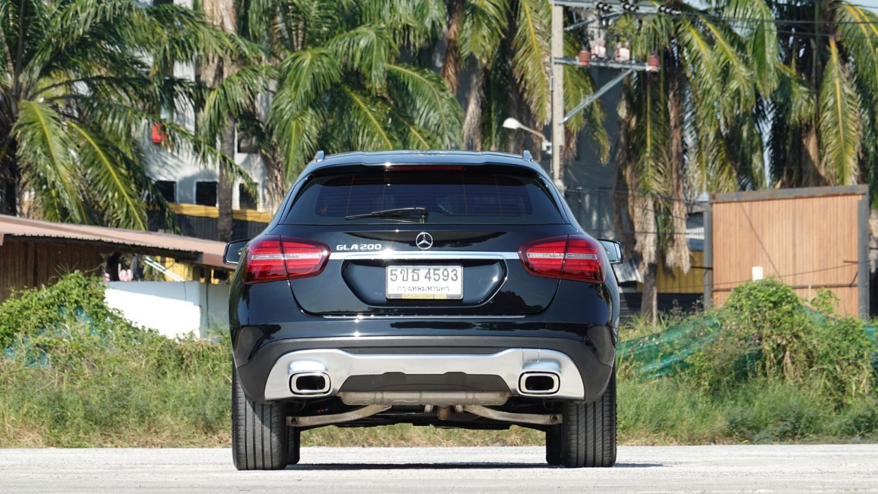 Benz GLA200 1.6 Urban Facelift ปี 2019 สีดำ (รูปที่ 18)