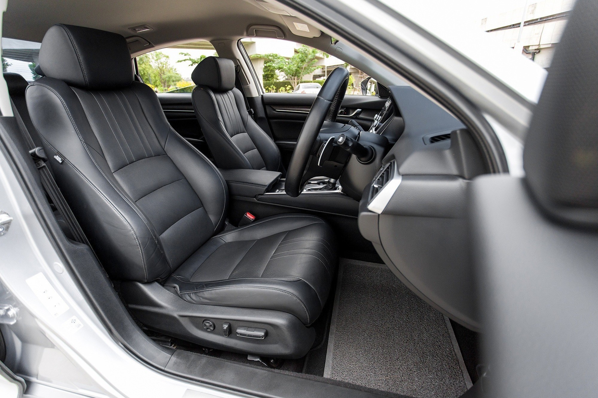 Honda Accord 1.5 Turbo ปี 2021 สี เงิน (รูปที่ 9)