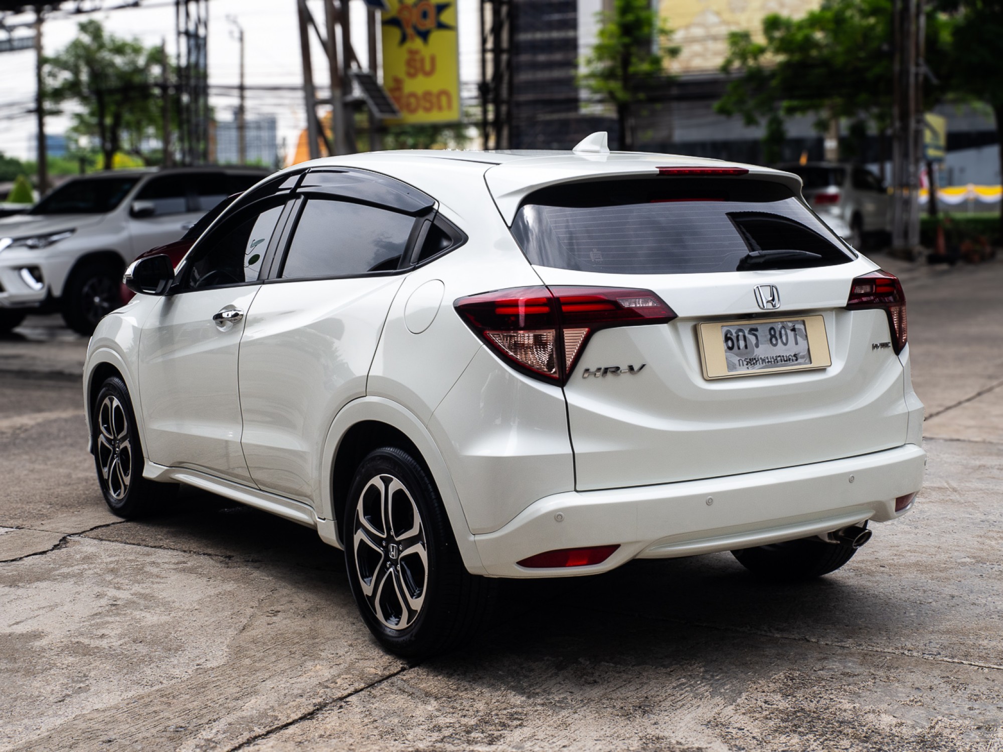2017 Honda HR-V สีขาว (รูปที่ 5)