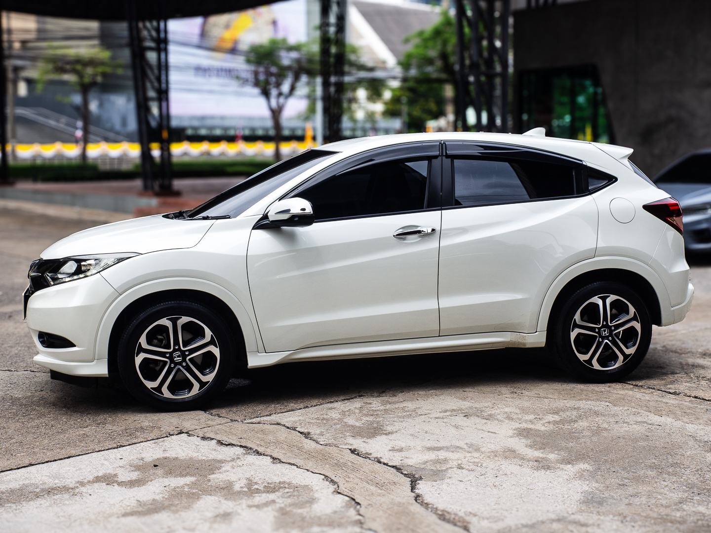 2017 Honda HR-V สีขาว (รูปที่ 4)