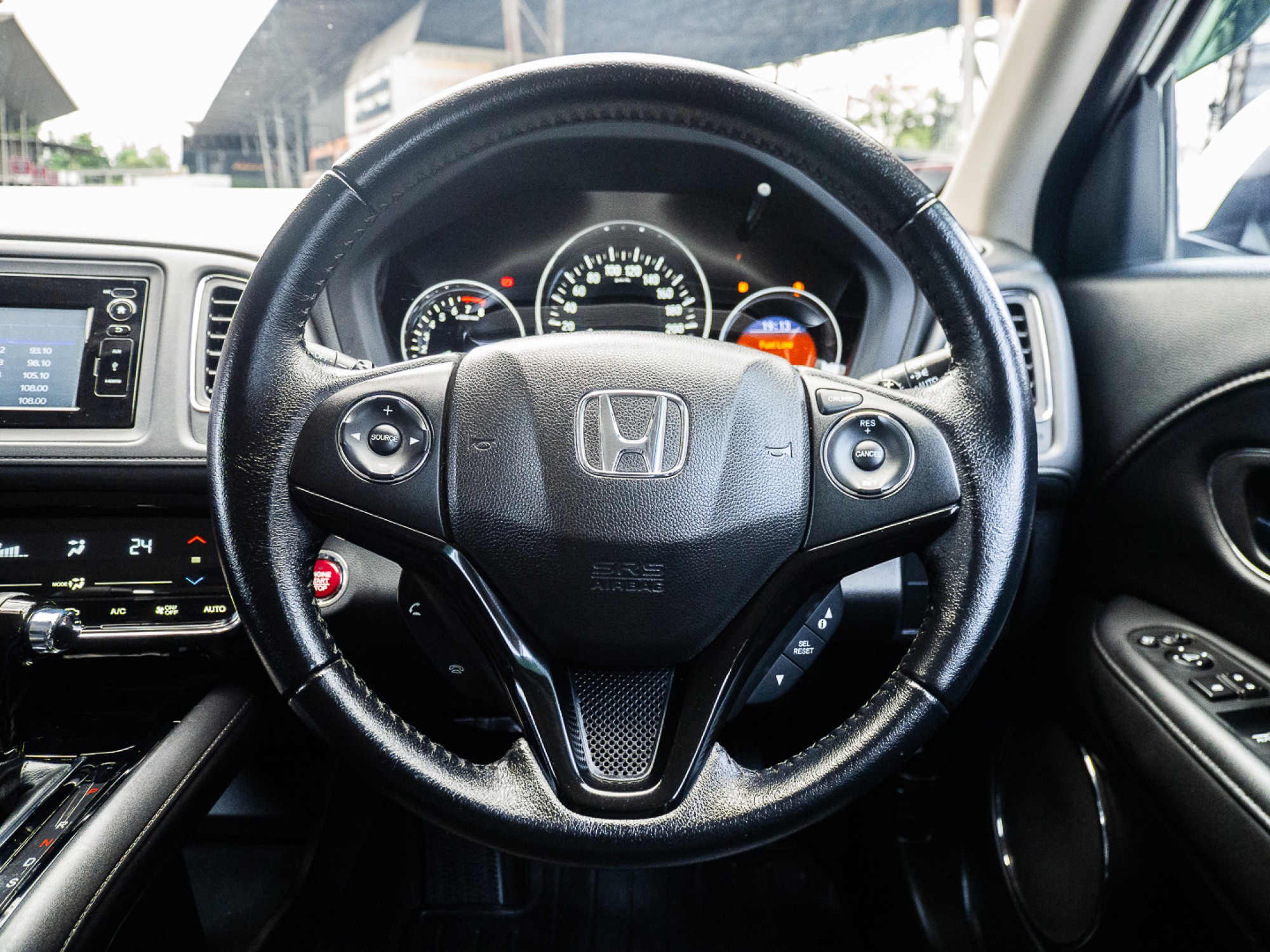 2017 Honda HR-V สีขาว (รูปที่ 19)