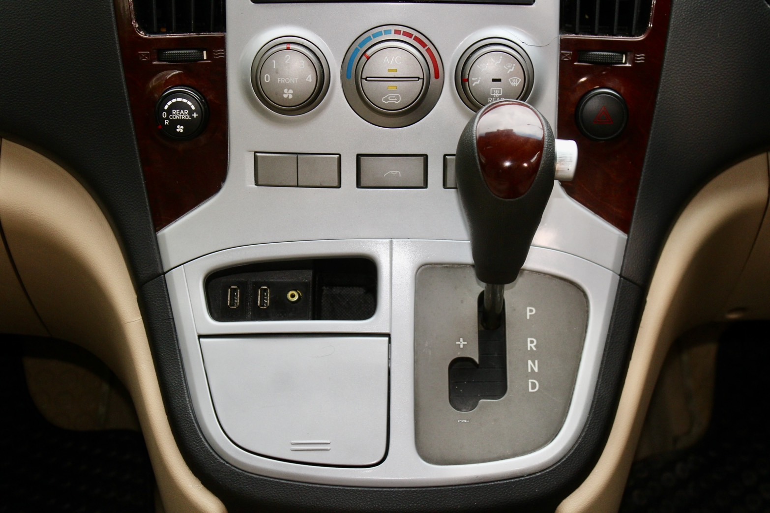Hyundai Grand starex 2.5 Vip (รูปที่ 8)