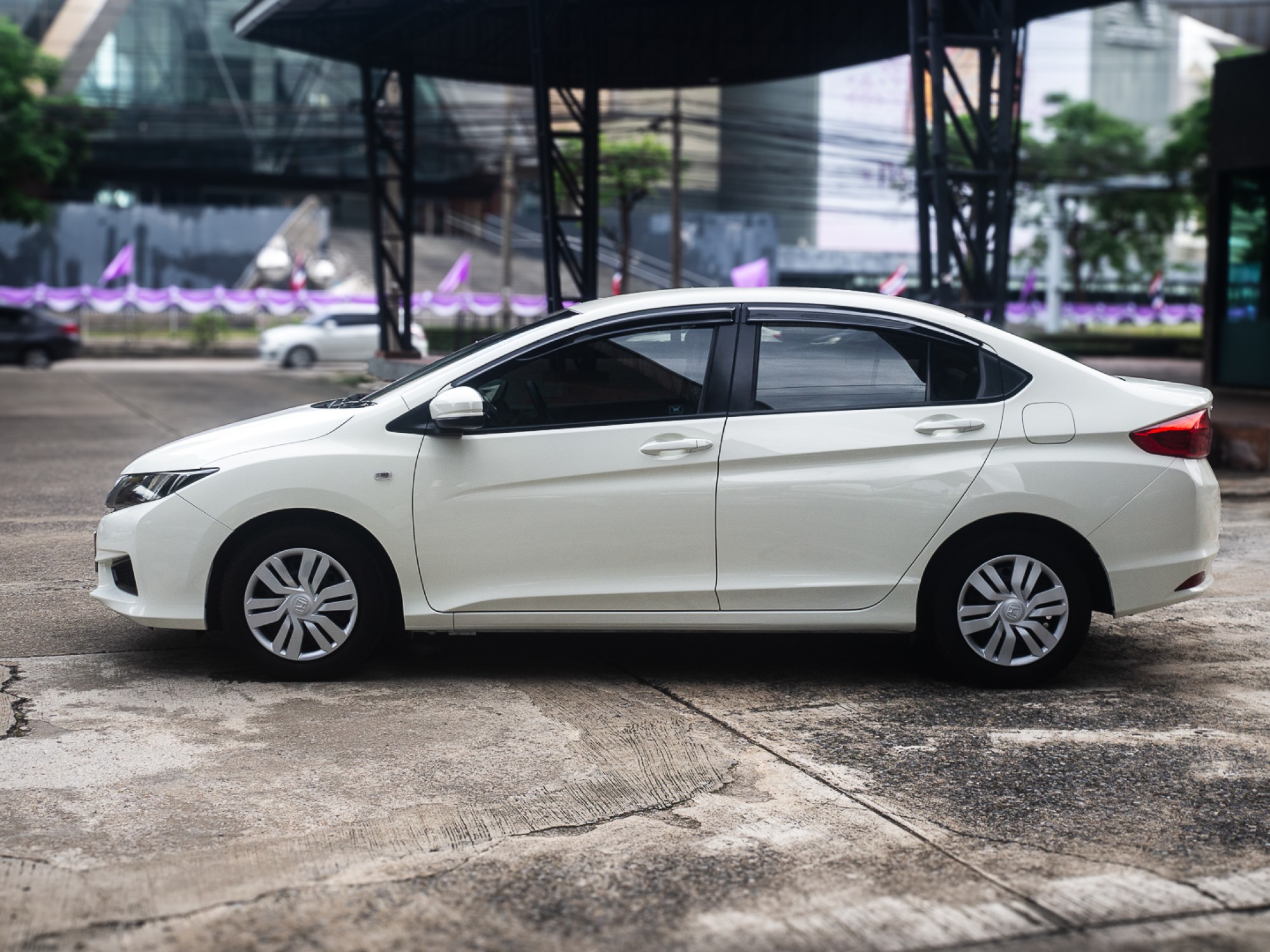 2014 Honda City สีขาว (รูปที่ 4)