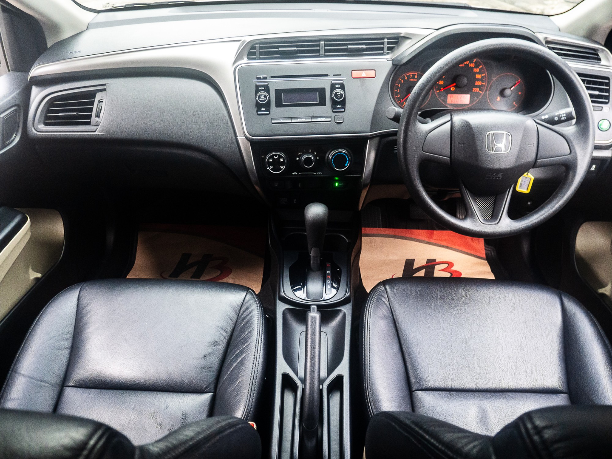 2014 Honda City สีขาว (รูปที่ 13)