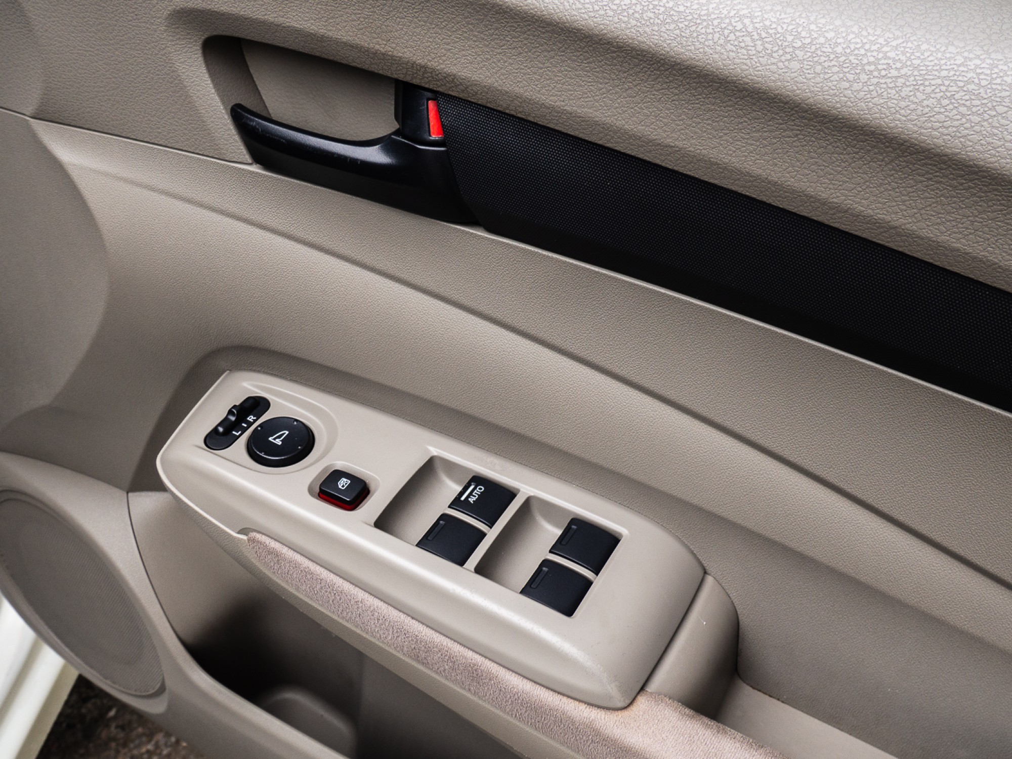 2012 Honda City สีขาว (รูปที่ 9)