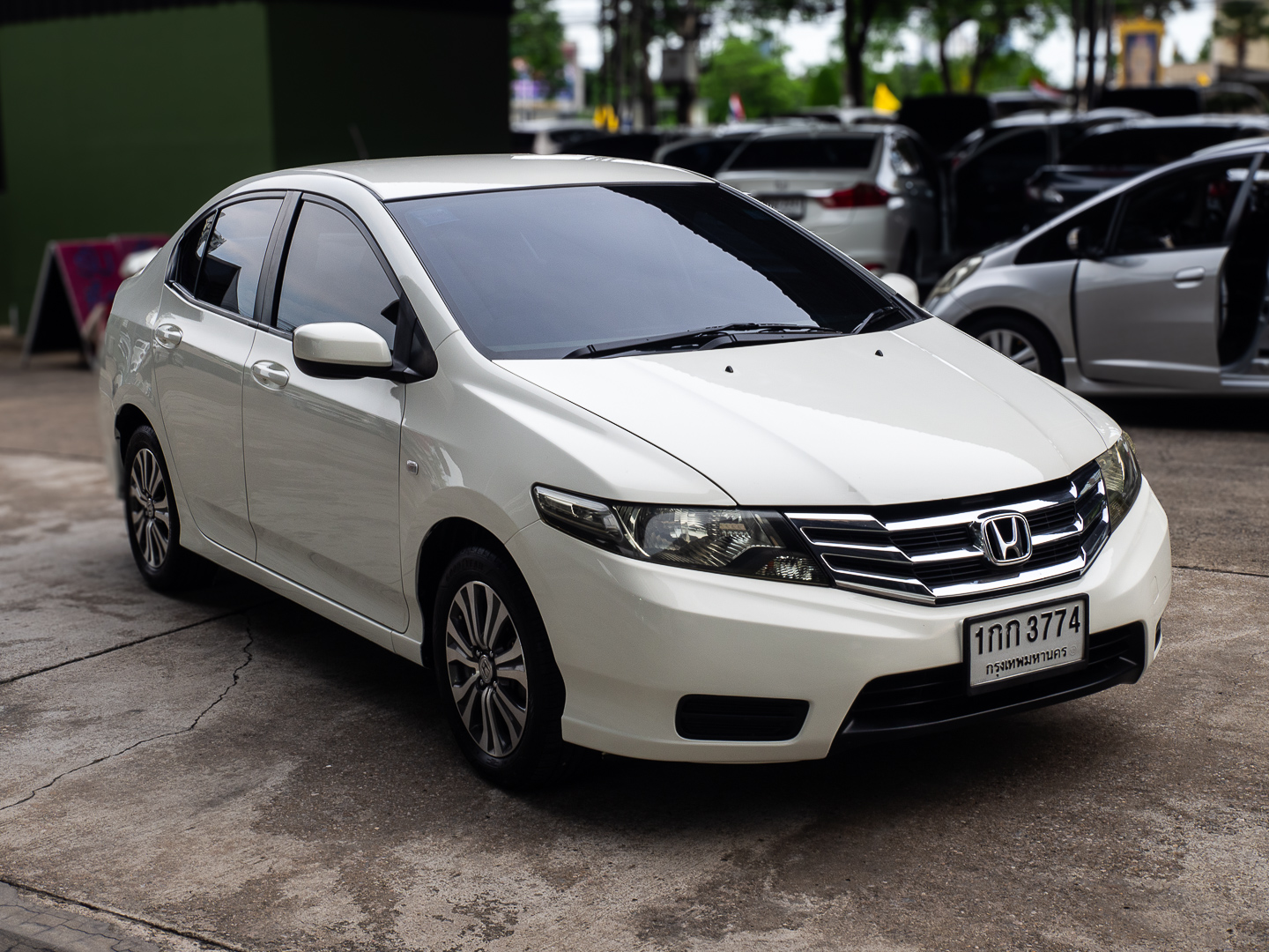 2012 Honda City สีขาว (รูปที่ 18)