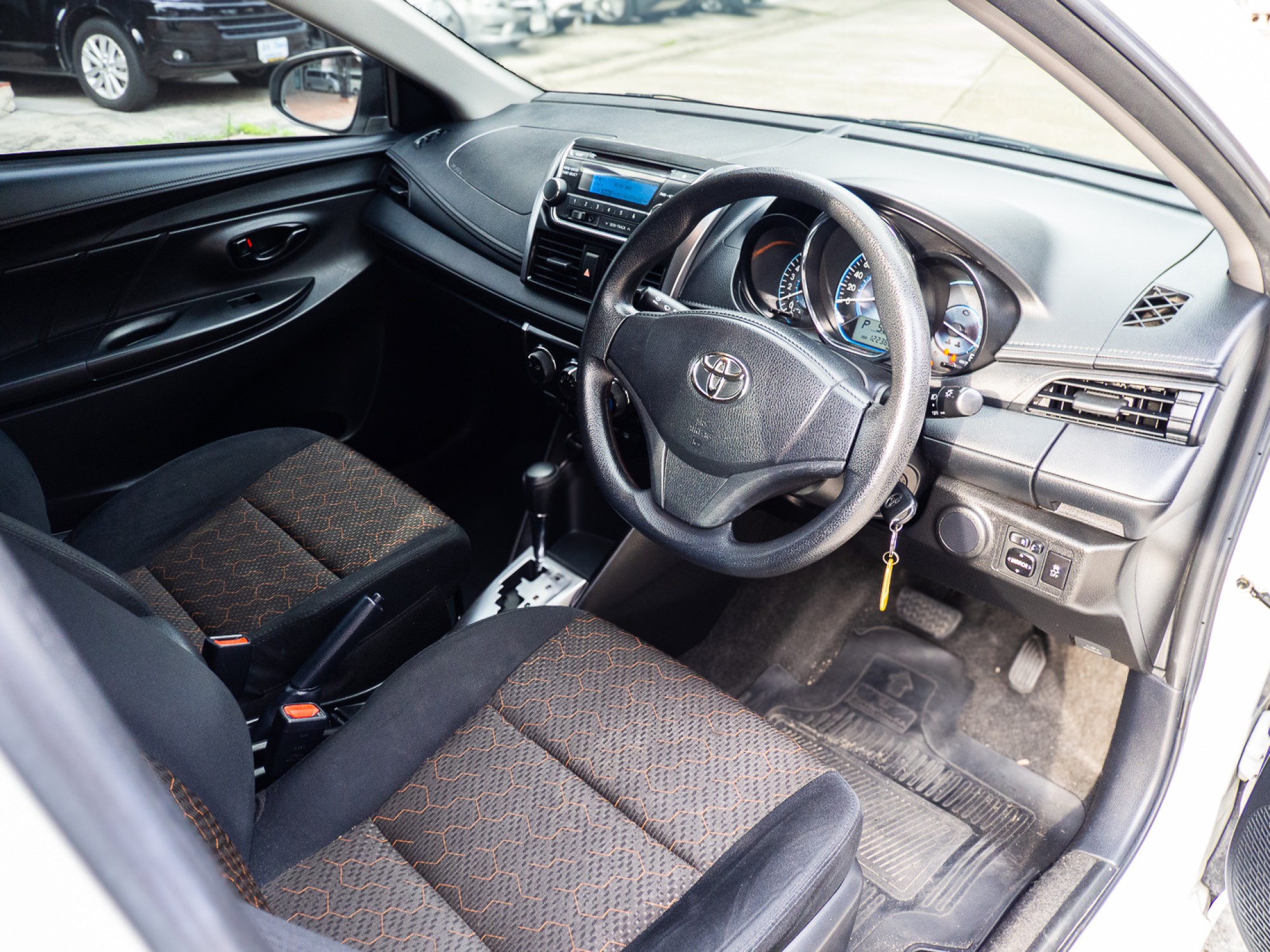 2021 Toyota Vios ไมเนอร์เชนจ์ สีขาว (รูปที่ 9)