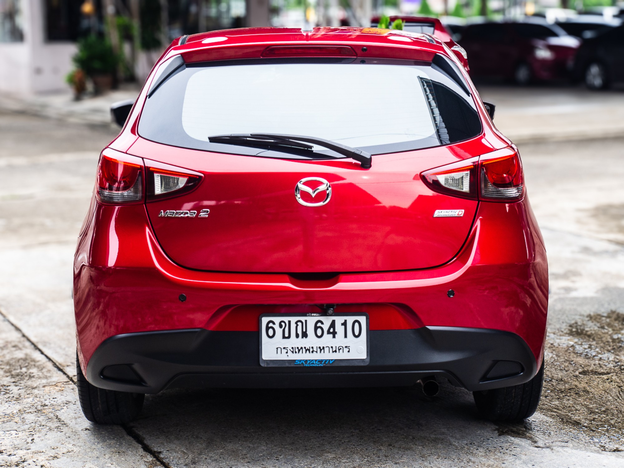 2016 Mazda 2 Hatchback (5 ประตู) สีแดง (รูปที่ 4)