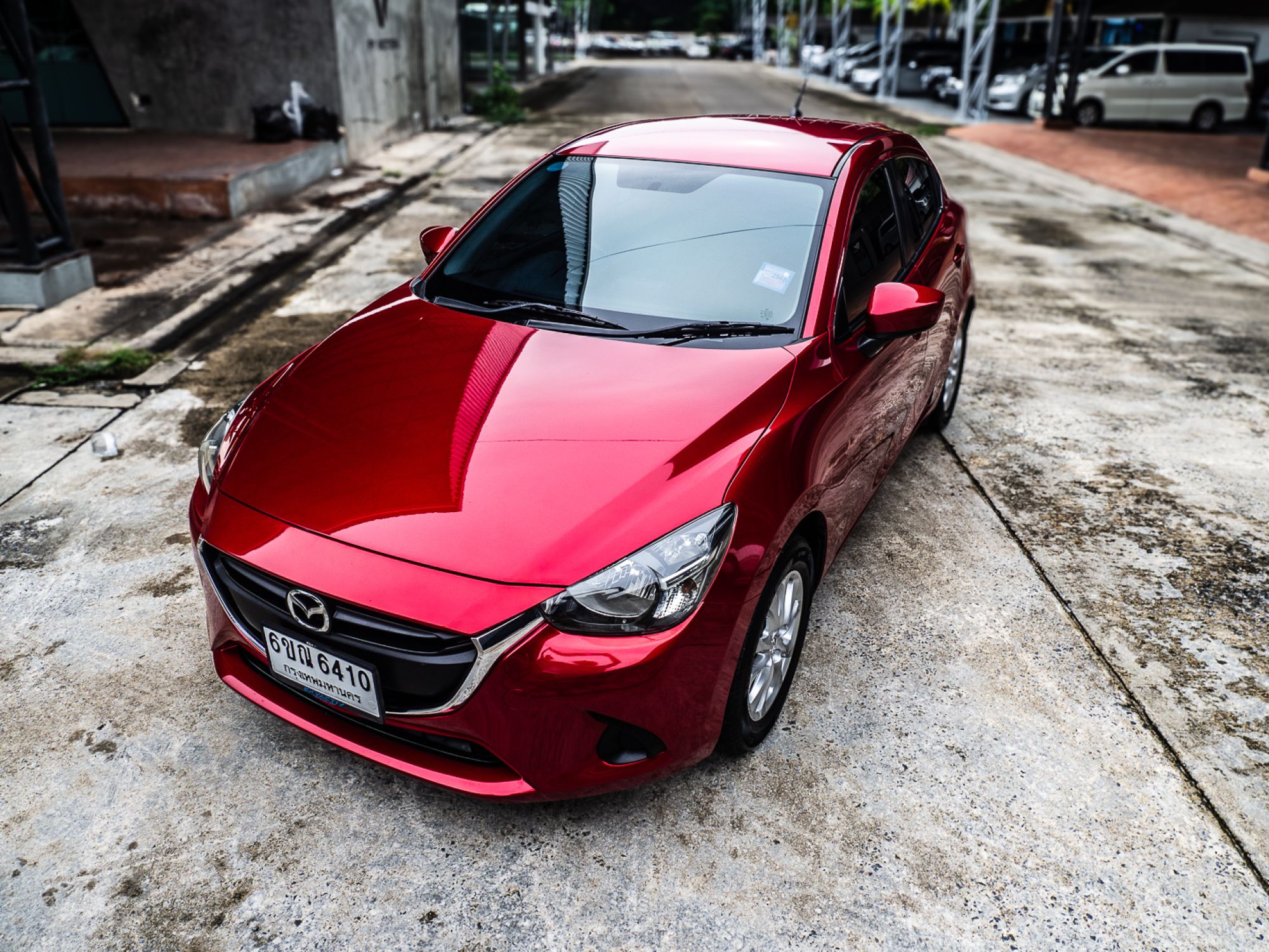 2016 Mazda 2 Hatchback (5 ประตู) สีแดง (รูปที่ 20)